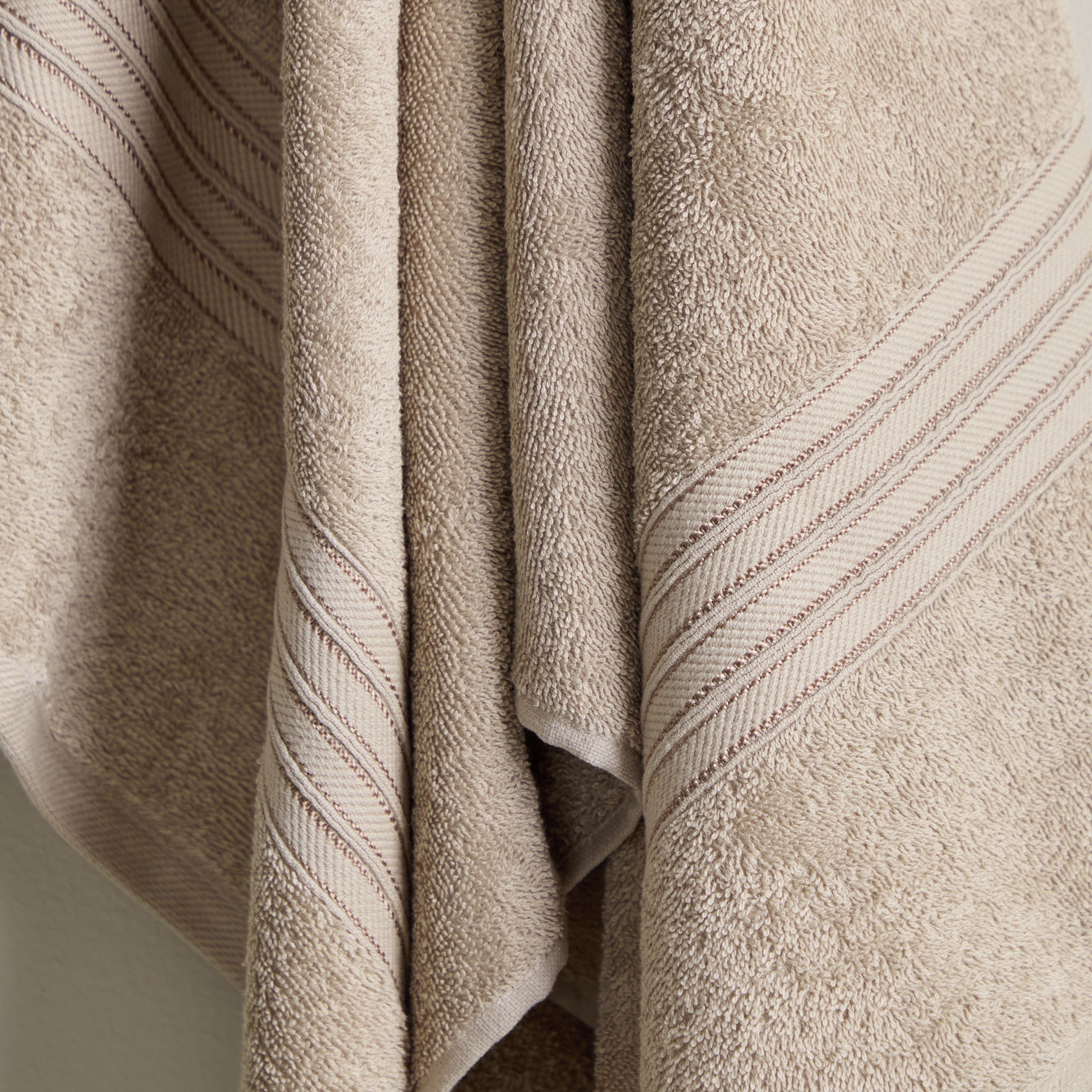 Essential Carded Bath Towel - 70x140 cm-hbxbathroom-bathroomtextiles-image-3