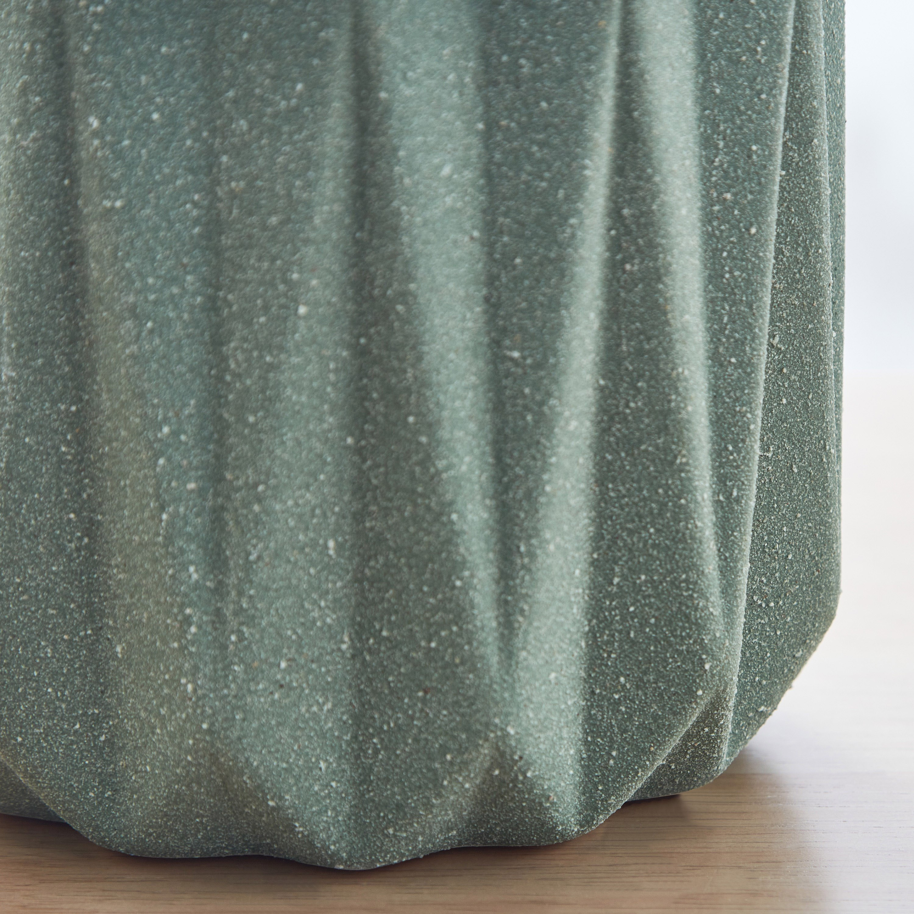 إناء زرع سيراميك مضلع من لاتي - 13.5x13.5x12.5 سم-hbxhomeware-hbxdecorandfurnishings-image-4