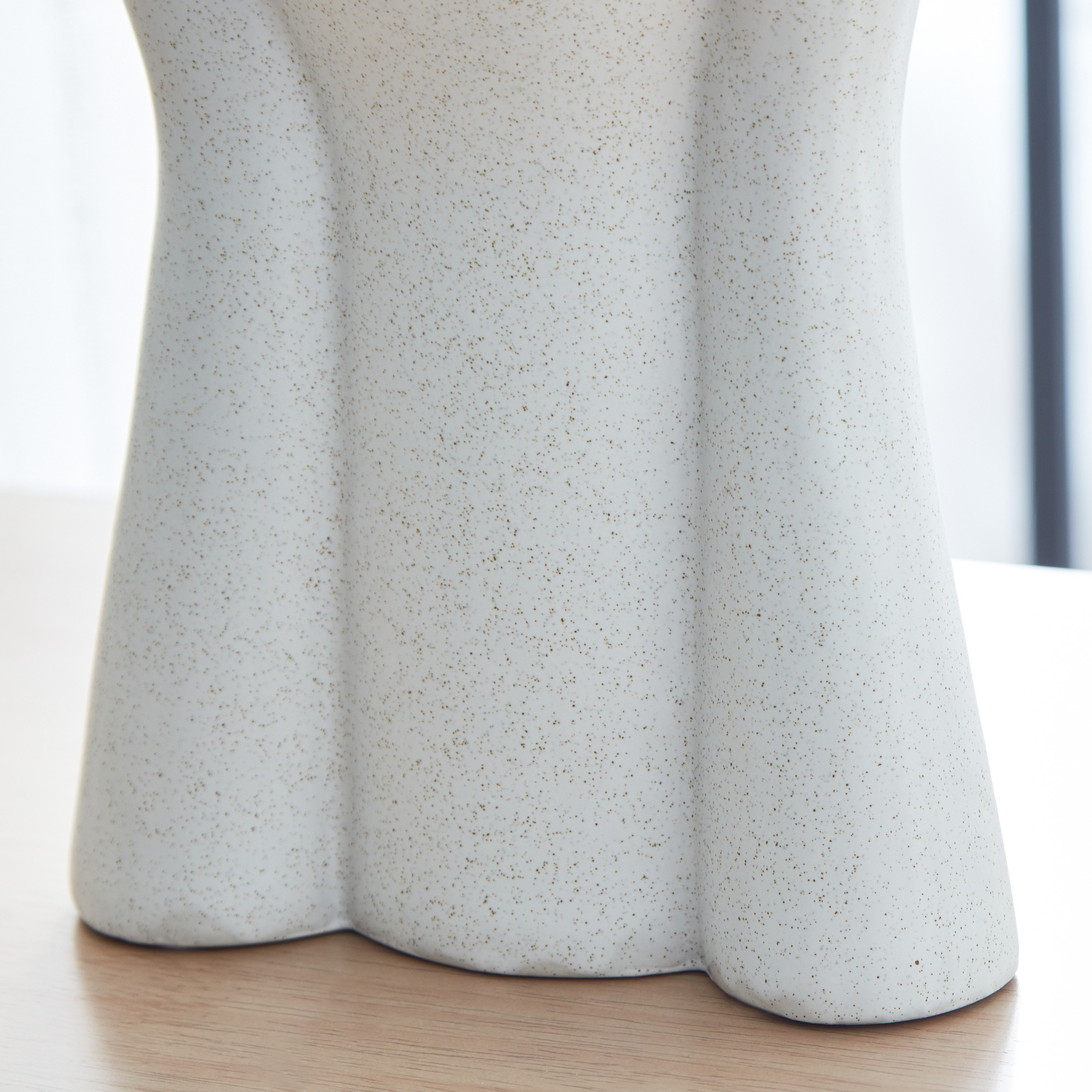 أصيص زرع سيراميك نصف وجه من لاتي - 15.5x15.5x27 سم-hbxhomeware-hbxdecorandfurnishings-image-4