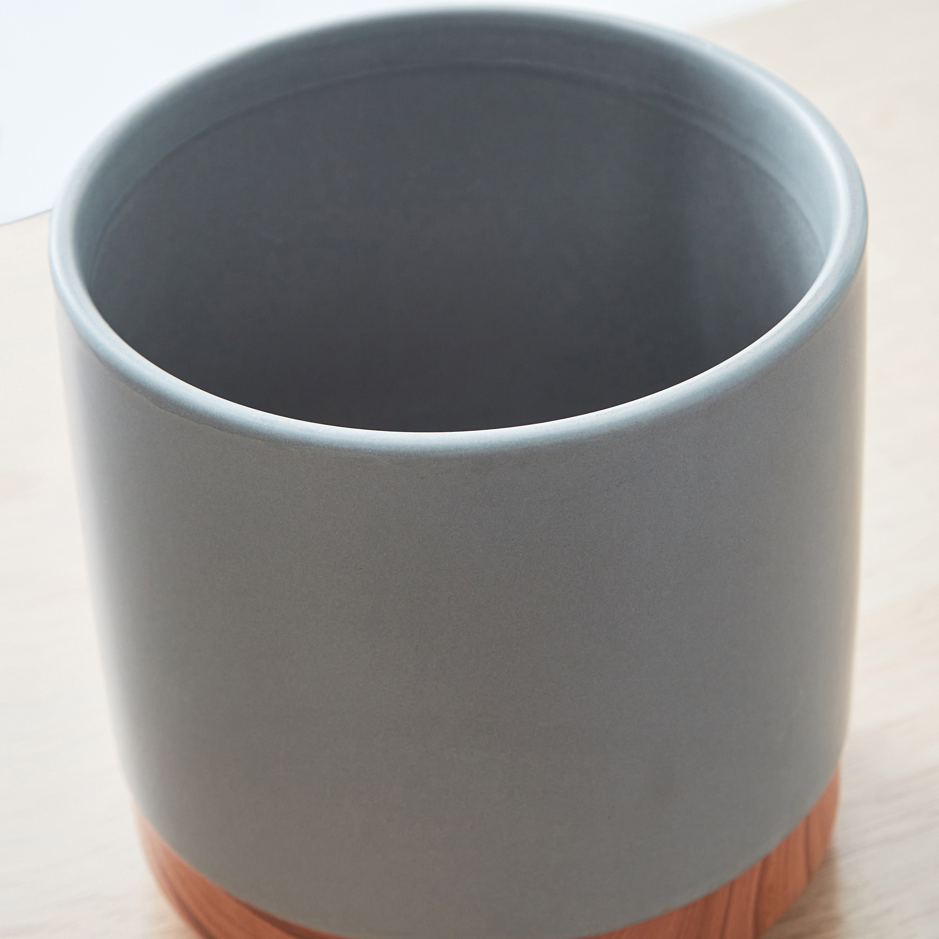 Lati Ceramic Planter with Wooden Base - 13x13x13.2 cm-hbxhomeware-hbxdecorandfurnishings-image-3
