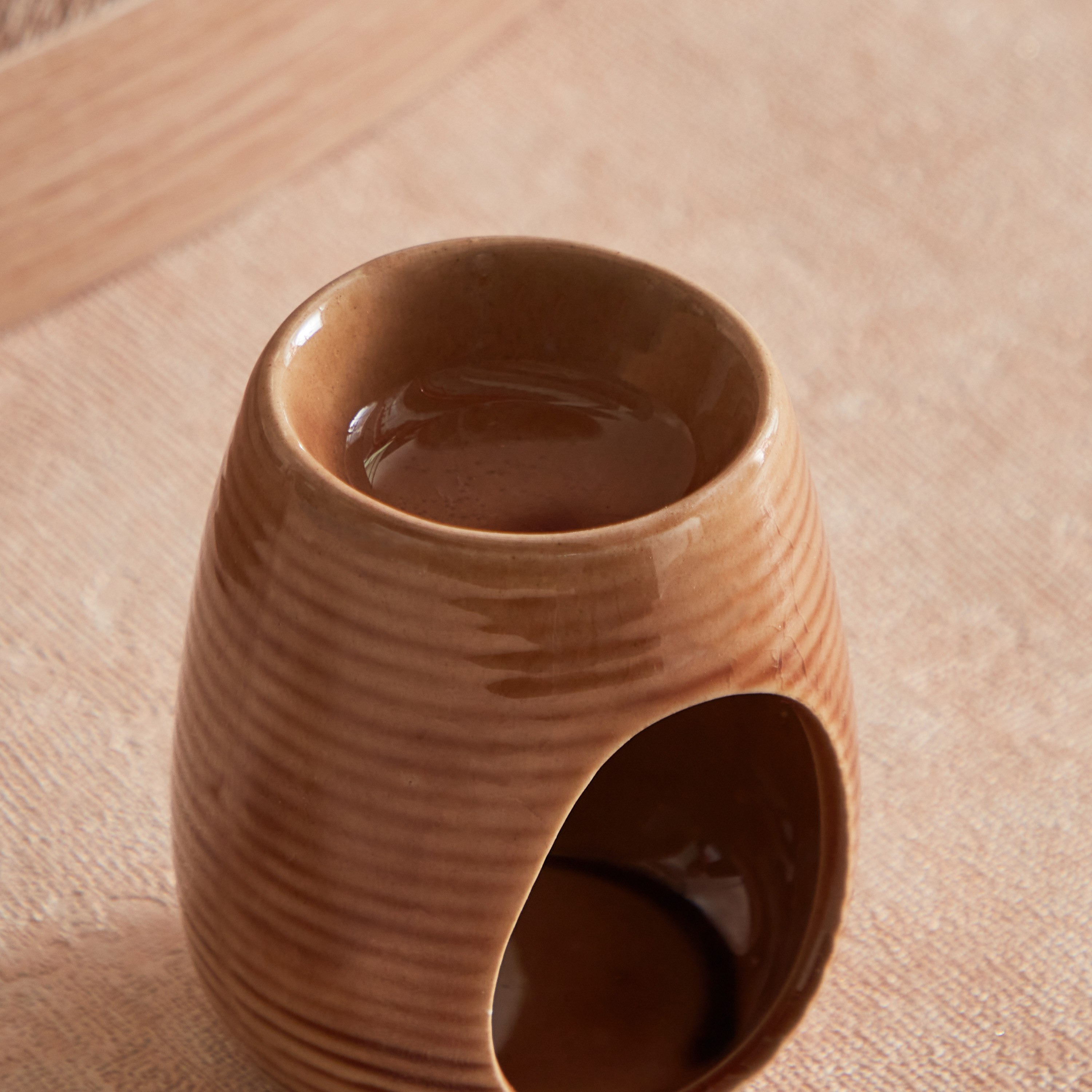 مبخرة زيت سيراميك من زيست - 7x7x8 سم-hbxhomeware-hbxdecorandfurnishings-image-3