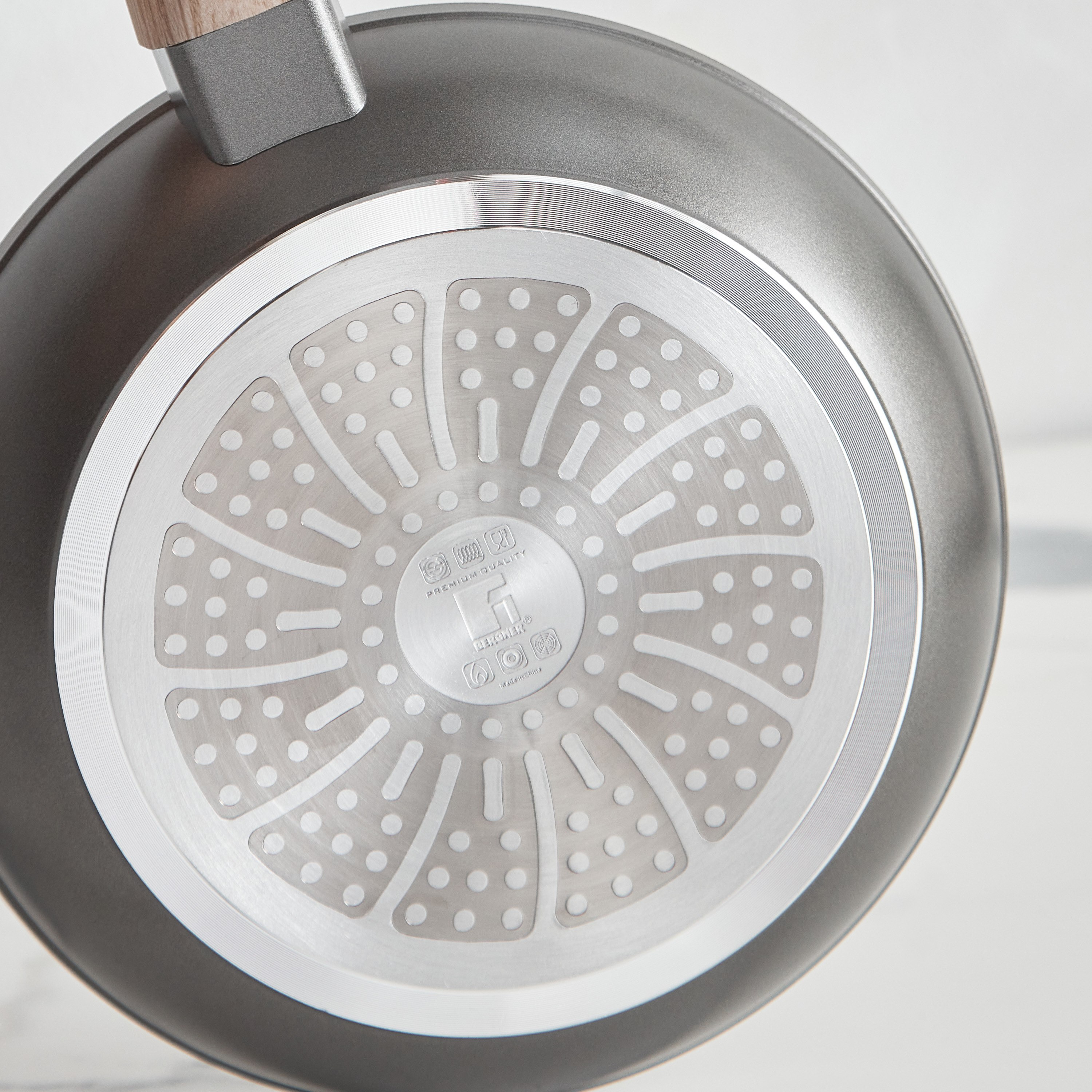 مقلاة شواء مطروقة من بيرجنر ألتيميت تي إكس - 22 سم-hbxkitchen-kitchenware-foodpreparation-image-4