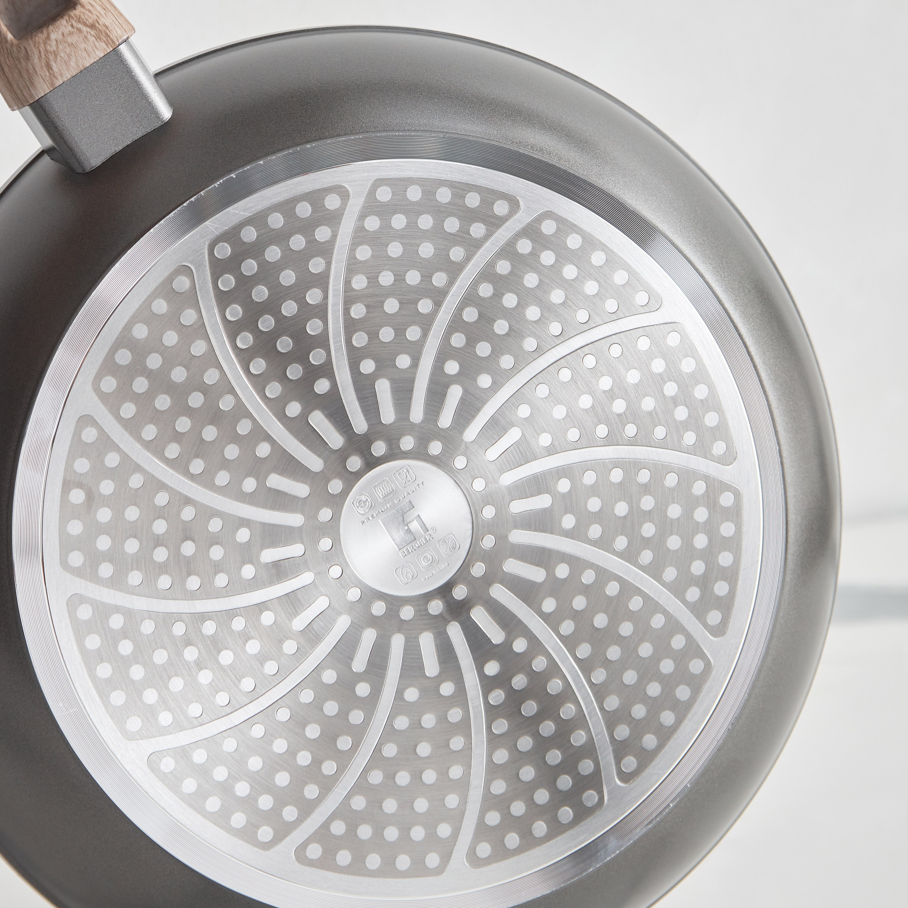 مقلاة مطروقة من بيرجنر ألتيميت تي إكس - 28 سم-hbxkitchen-kitchenware-foodpreparation-image-4