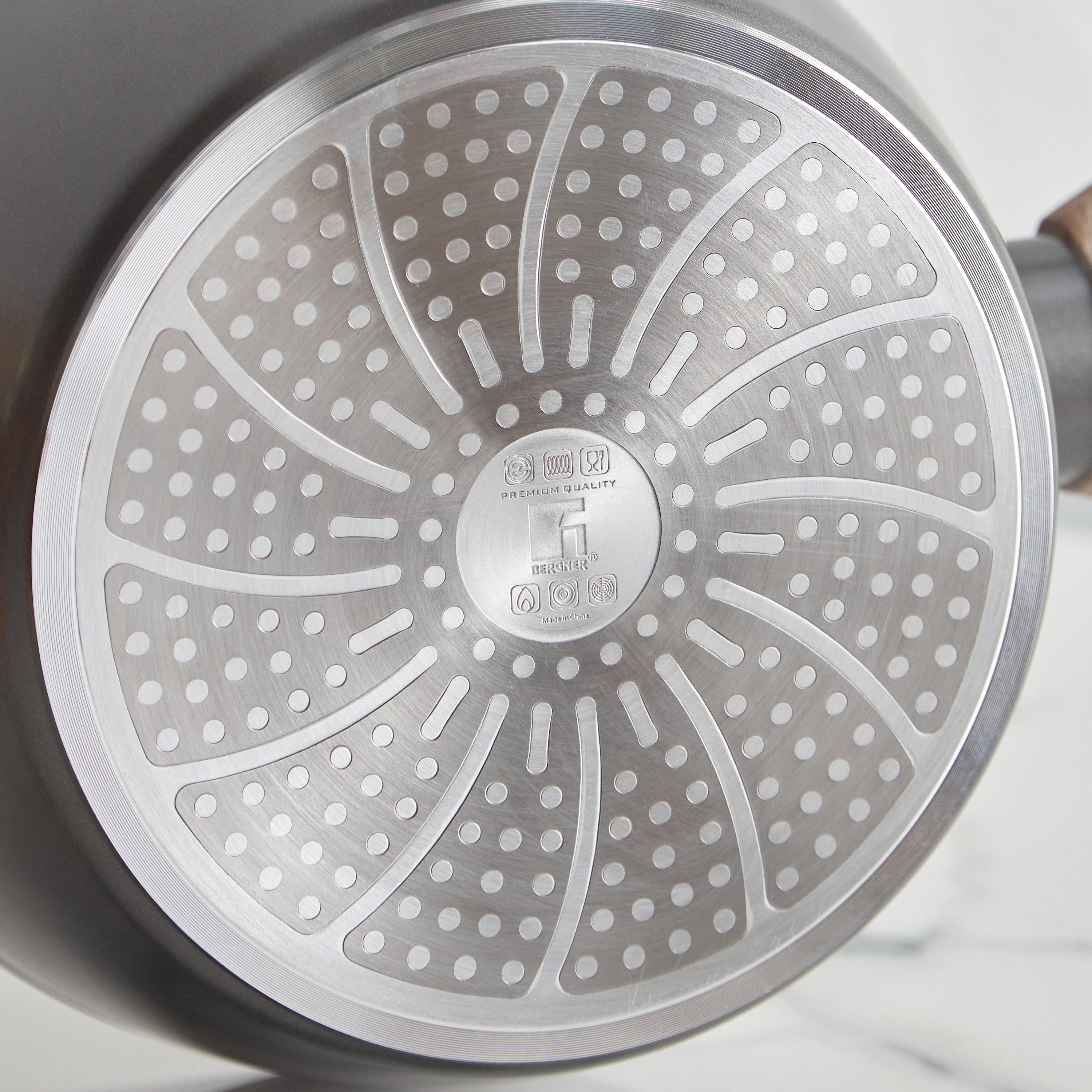 كسرولة مطروقة بغطاء من بيرجنر ألتيميت تي إكس - 24 سم-hbxkitchen-kitchenware-foodpreparation-image-5