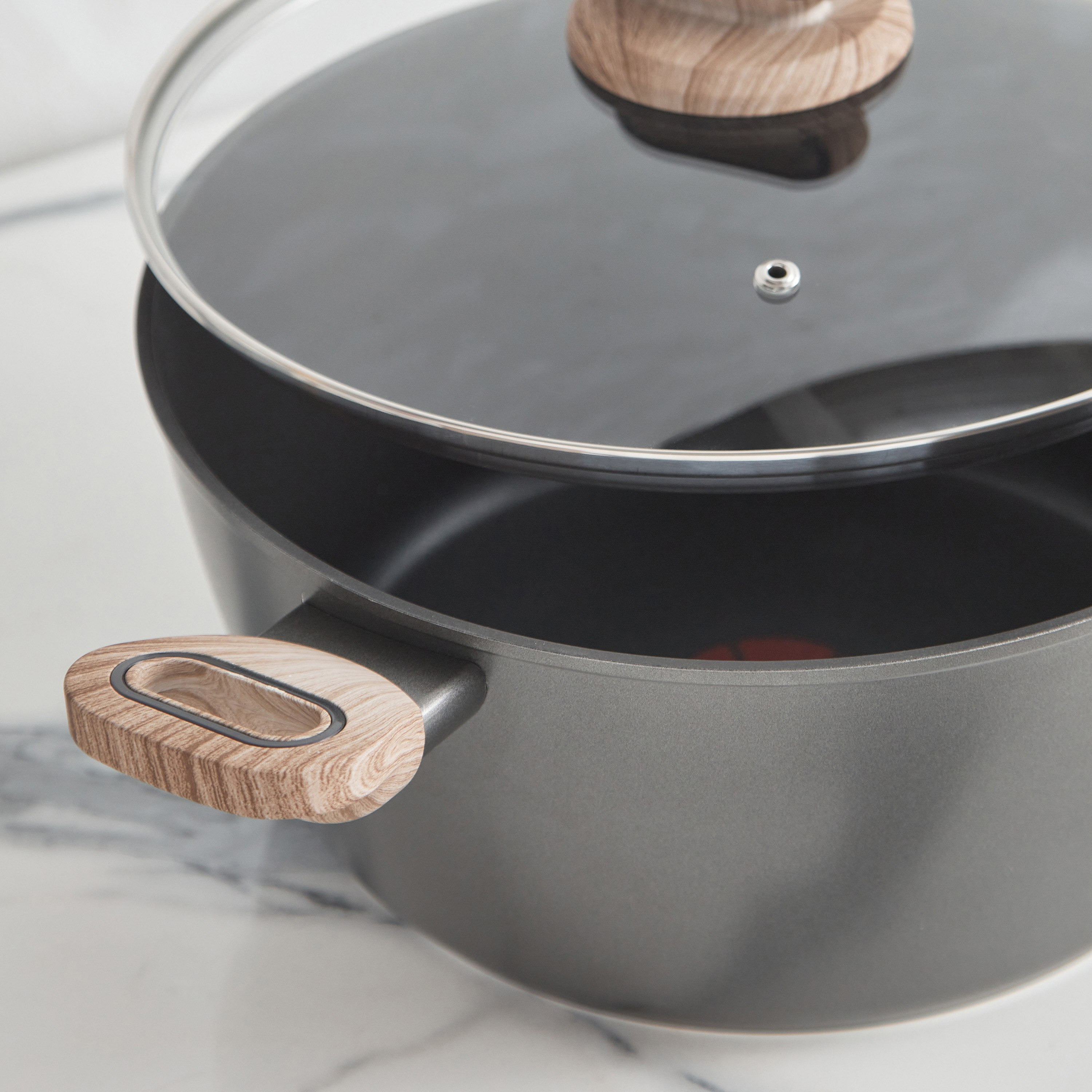 كسرولة مطروقة بغطاء من بيرجنر ألتيميت تي إكس - 28 سم-hbxkitchen-kitchenware-foodpreparation-image-4