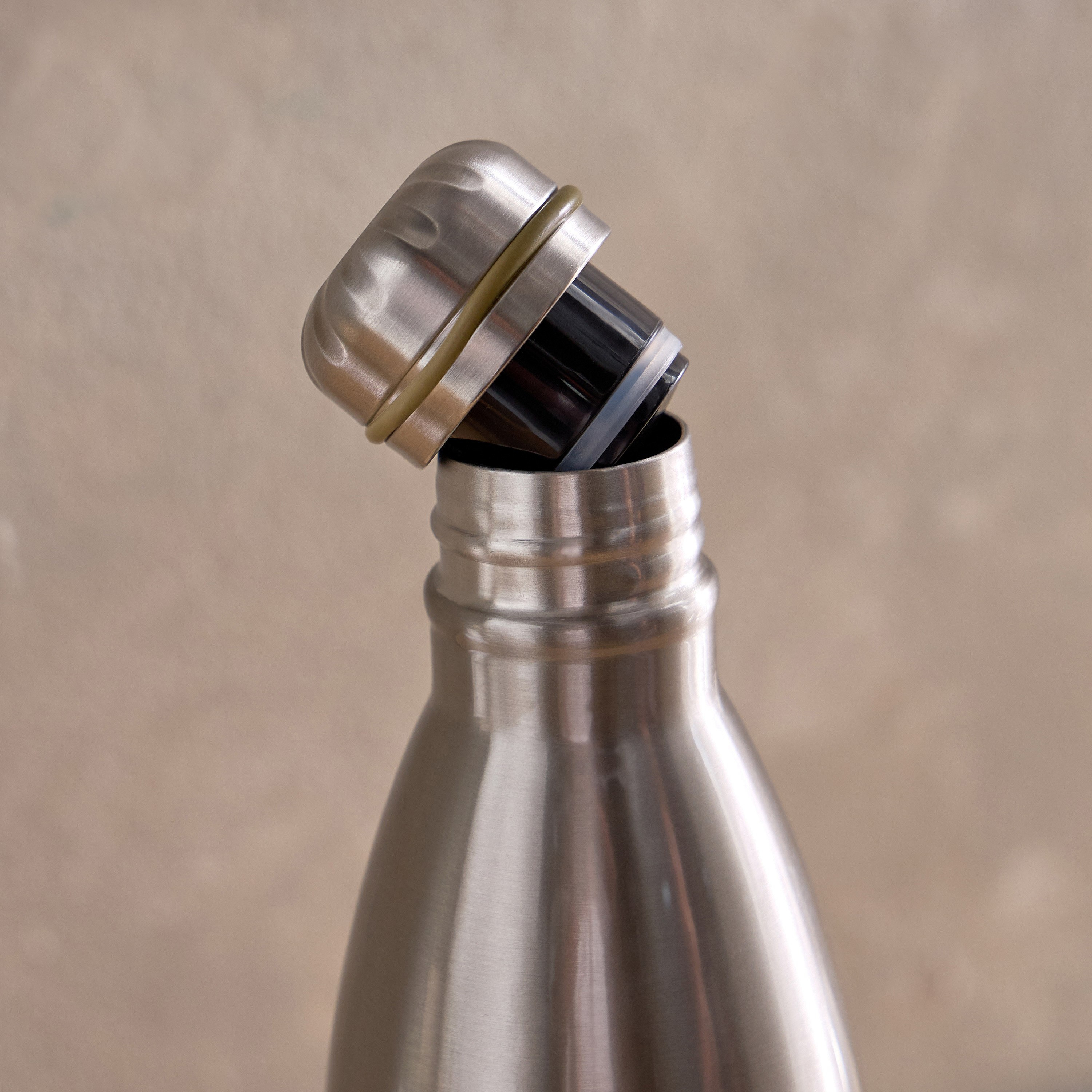 Karry Steel Hot and Cold Vacuum Travel Flask Bottle - 1 L-hbxhomeware-hbxkitchen-image-3