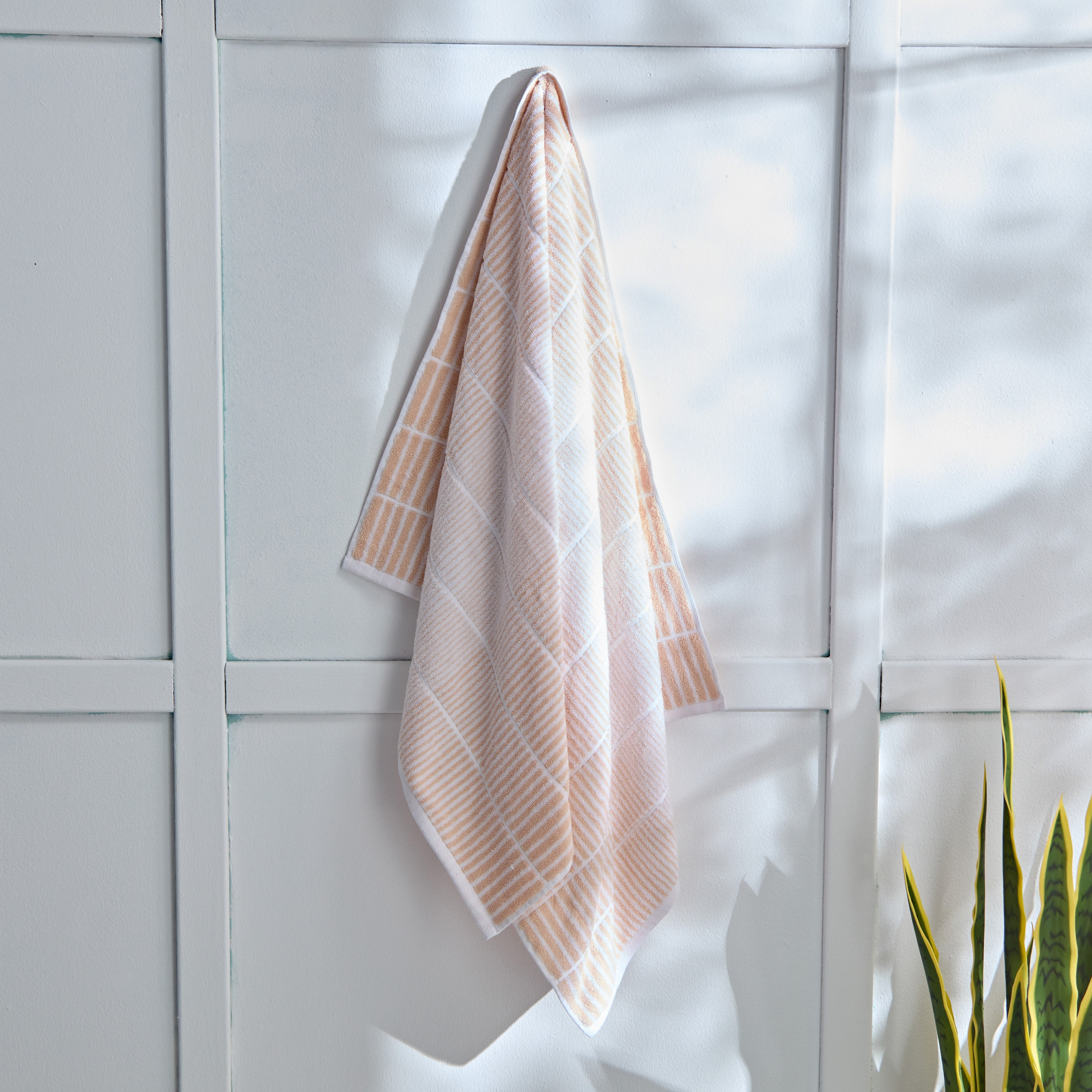منشفة حمام قطن منقوشة ريتا من ريو - 68x136 سم-hbxbathroom-bathroomtextiles-image-1