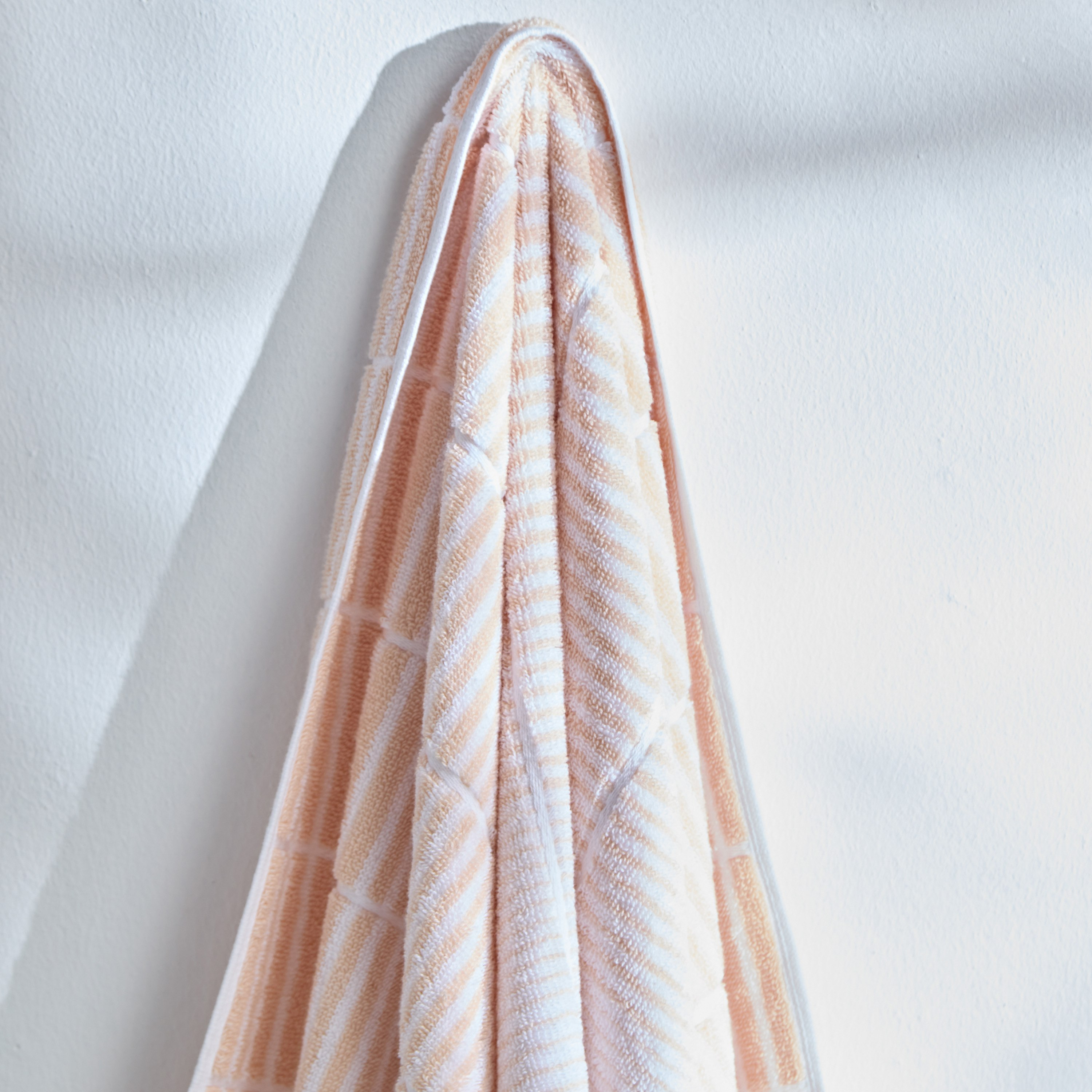 منشفة حمام قطن منقوشة ريتا من ريو - 68x136 سم-hbxbathroom-bathroomtextiles-image-2