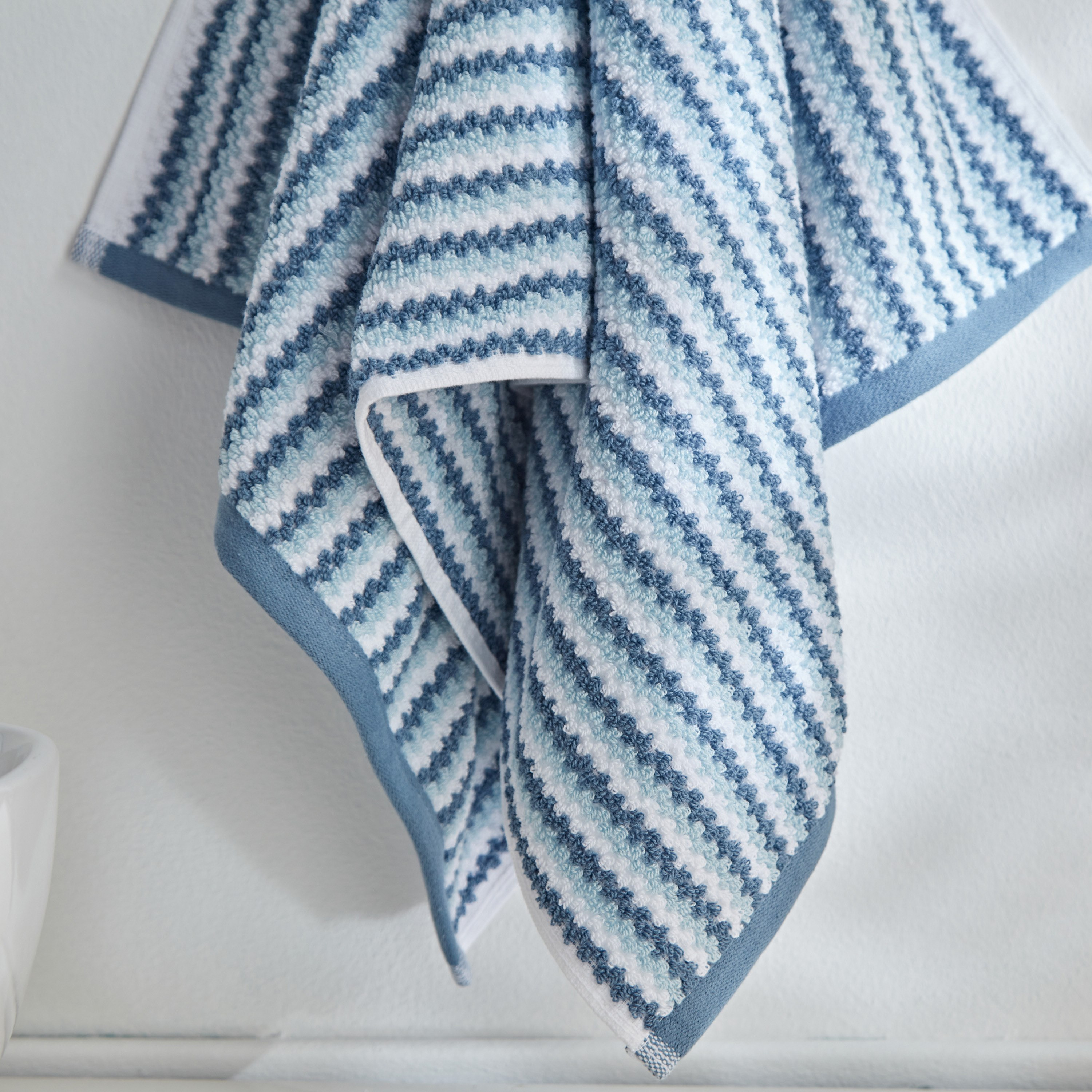 منشفة يد قطن متعددة التصاميم ليا من ريو- 50x90 سم-hbxbathroom-bathroomtextiles-image-3