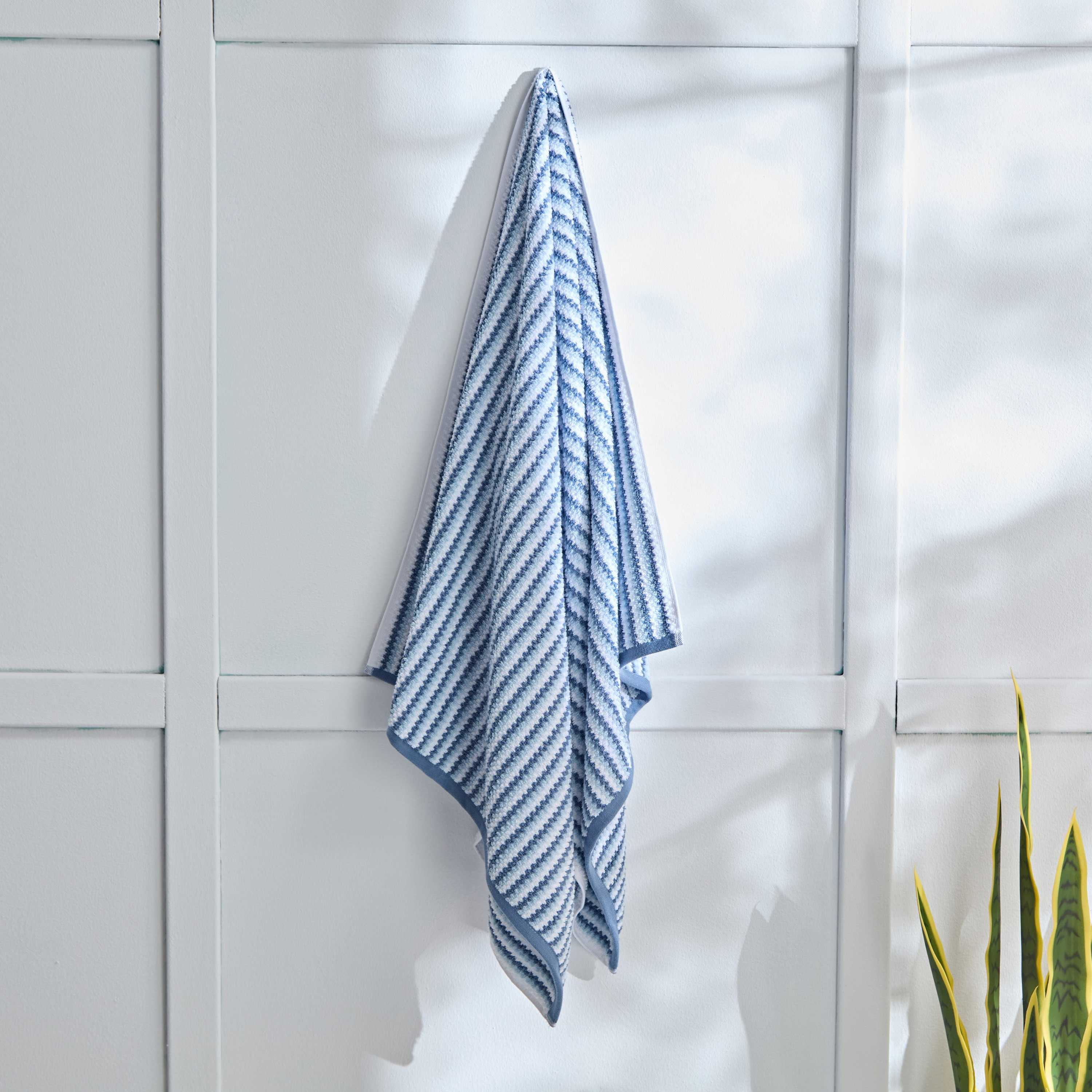 منشفة يد قطن متعددة التصاميم ليا من ريو - 68x136 سم-hbxbathroom-bathroomtextiles-image-1