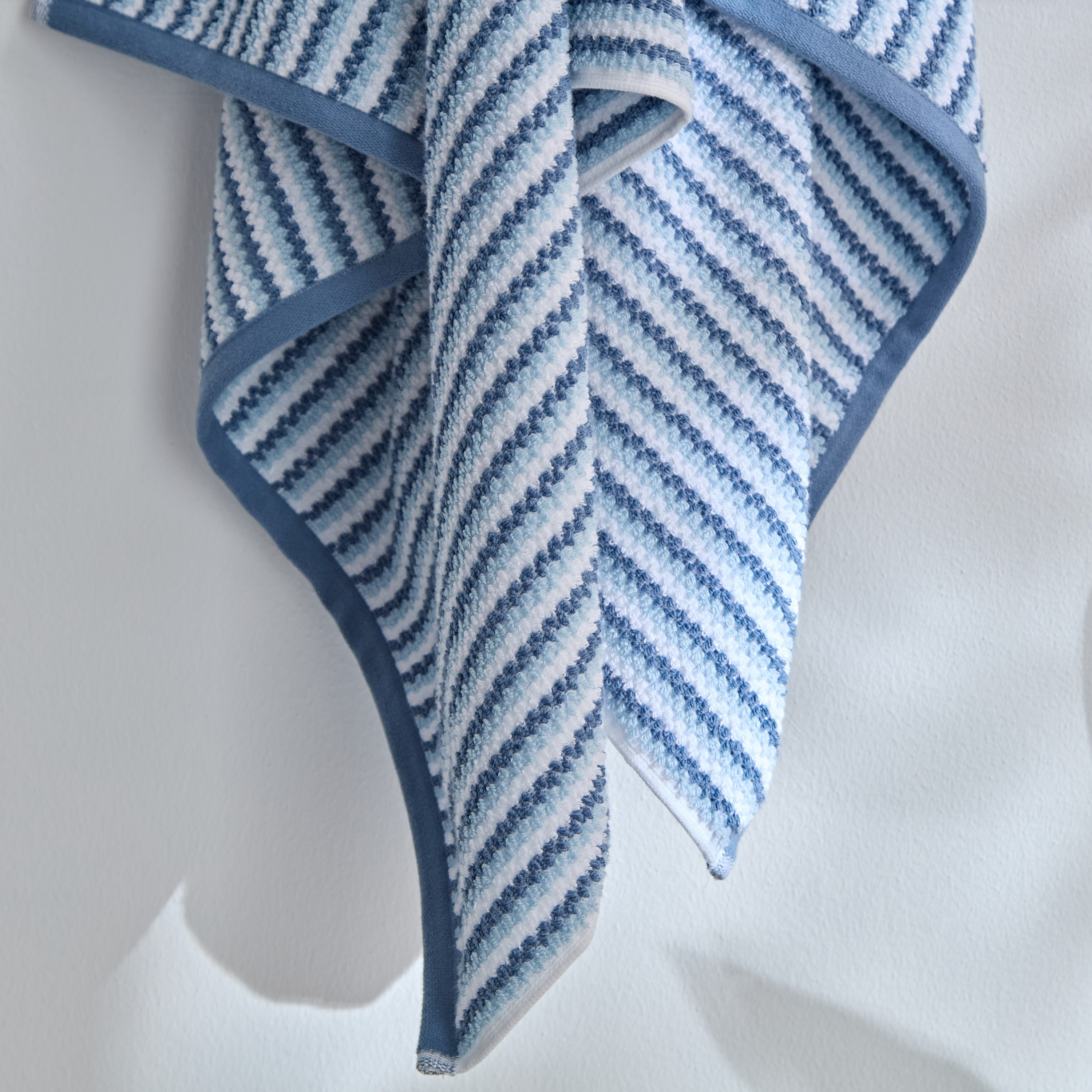 منشفة يد قطن متعددة التصاميم ليا من ريو - 68x136 سم-hbxbathroom-bathroomtextiles-image-3