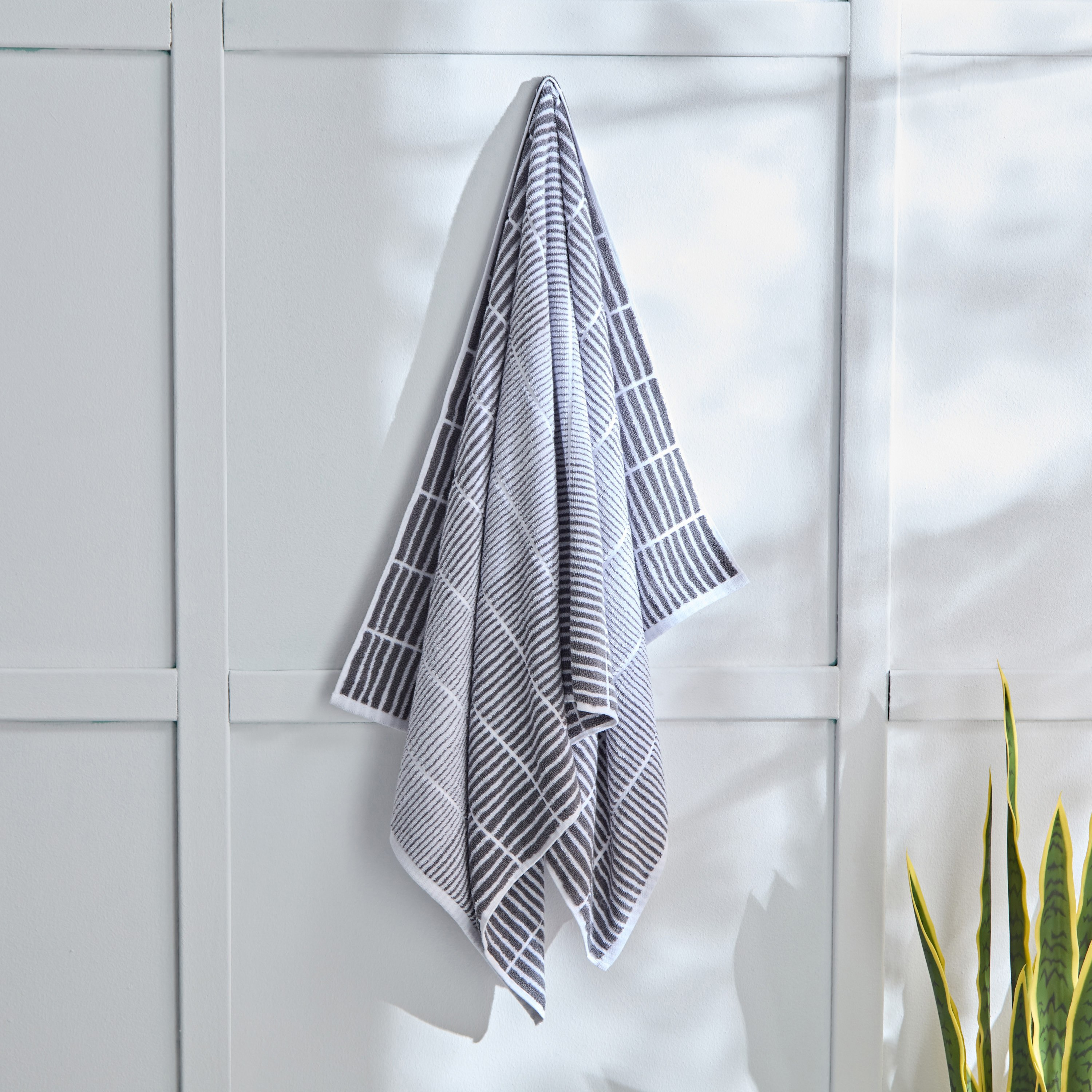 منشفة يد قطن متعددة التصاميم دازي من ريو - 68x136 سم-hbxbathroom-bathroomtextiles-image-1