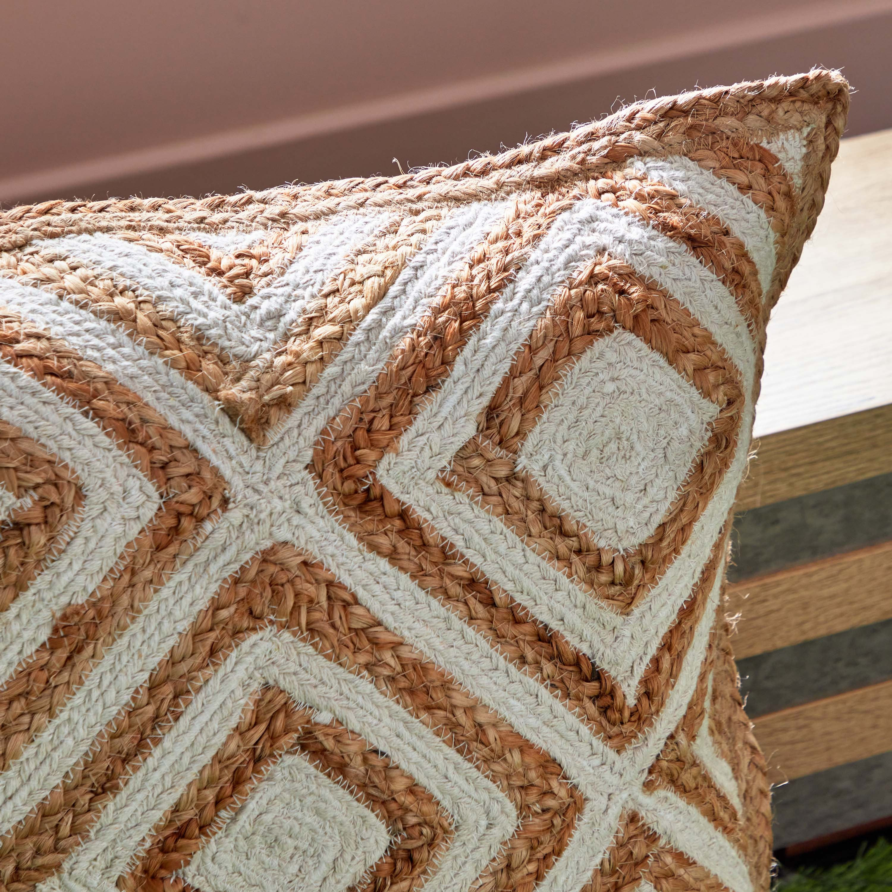 وسادة محشوة بالجوت مصنوعة يدوياً من إيكو - 50x50 سم-hbxlivingroom-furnishings-cushionsandcovers-filledcushions-image-2