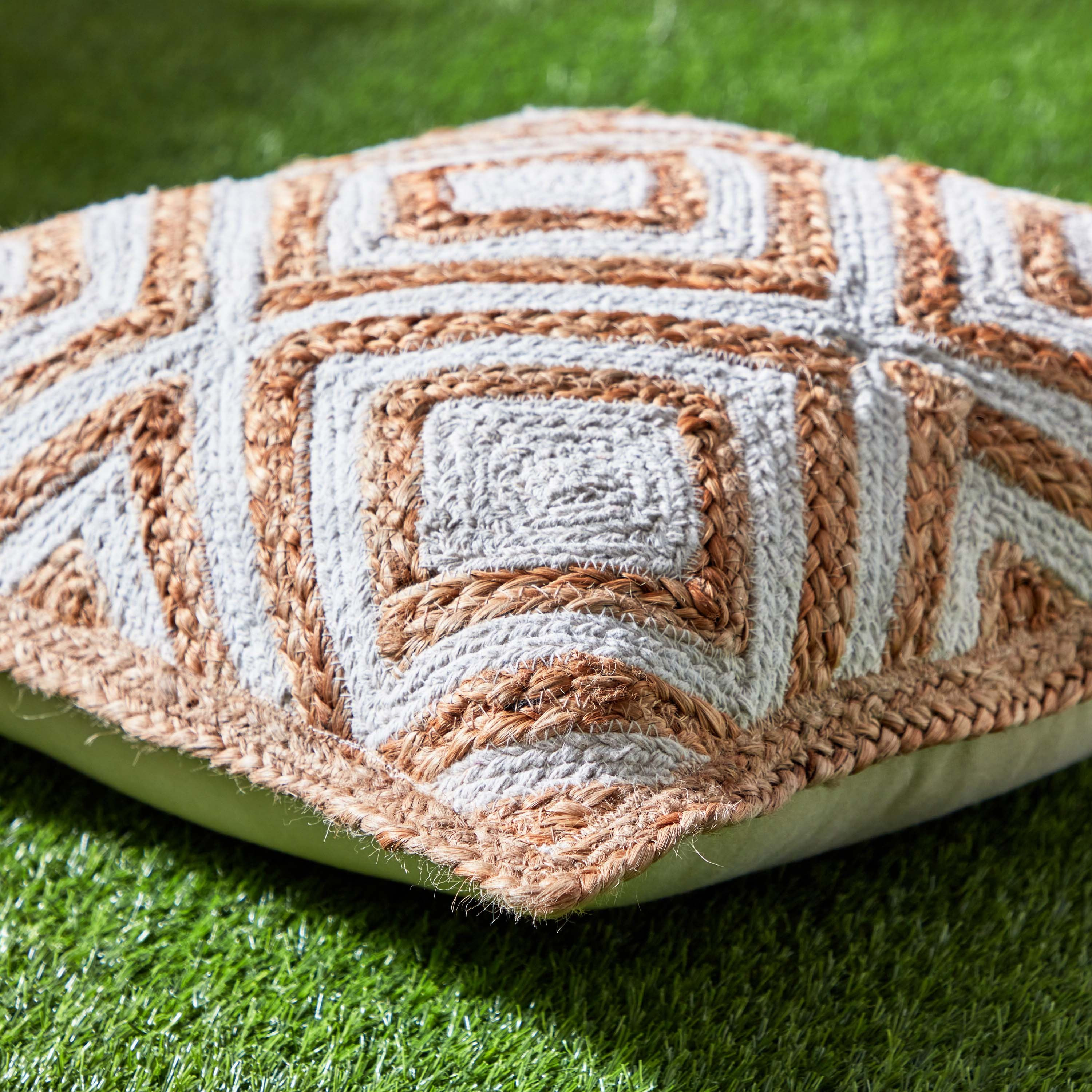 وسادة محشوة بالجوت مصنوعة يدوياً من إيكو - 50x50 سم-hbxlivingroom-furnishings-cushionsandcovers-filledcushions-image-3