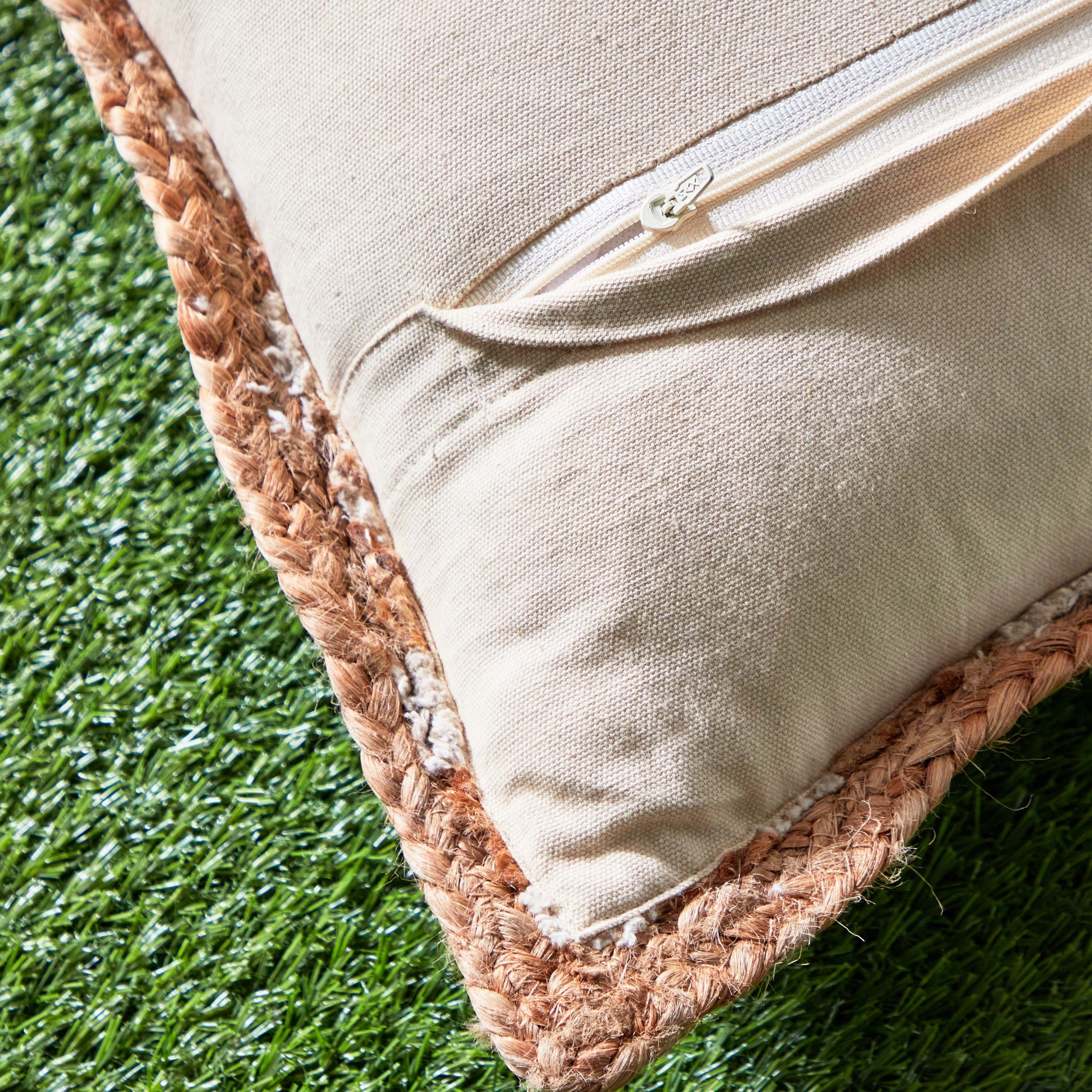 وسادة محشوة بالجوت مصنوعة يدوياً من إيكو - 50x50 سم-hbxlivingroom-furnishings-cushionsandcovers-filledcushions-image-4