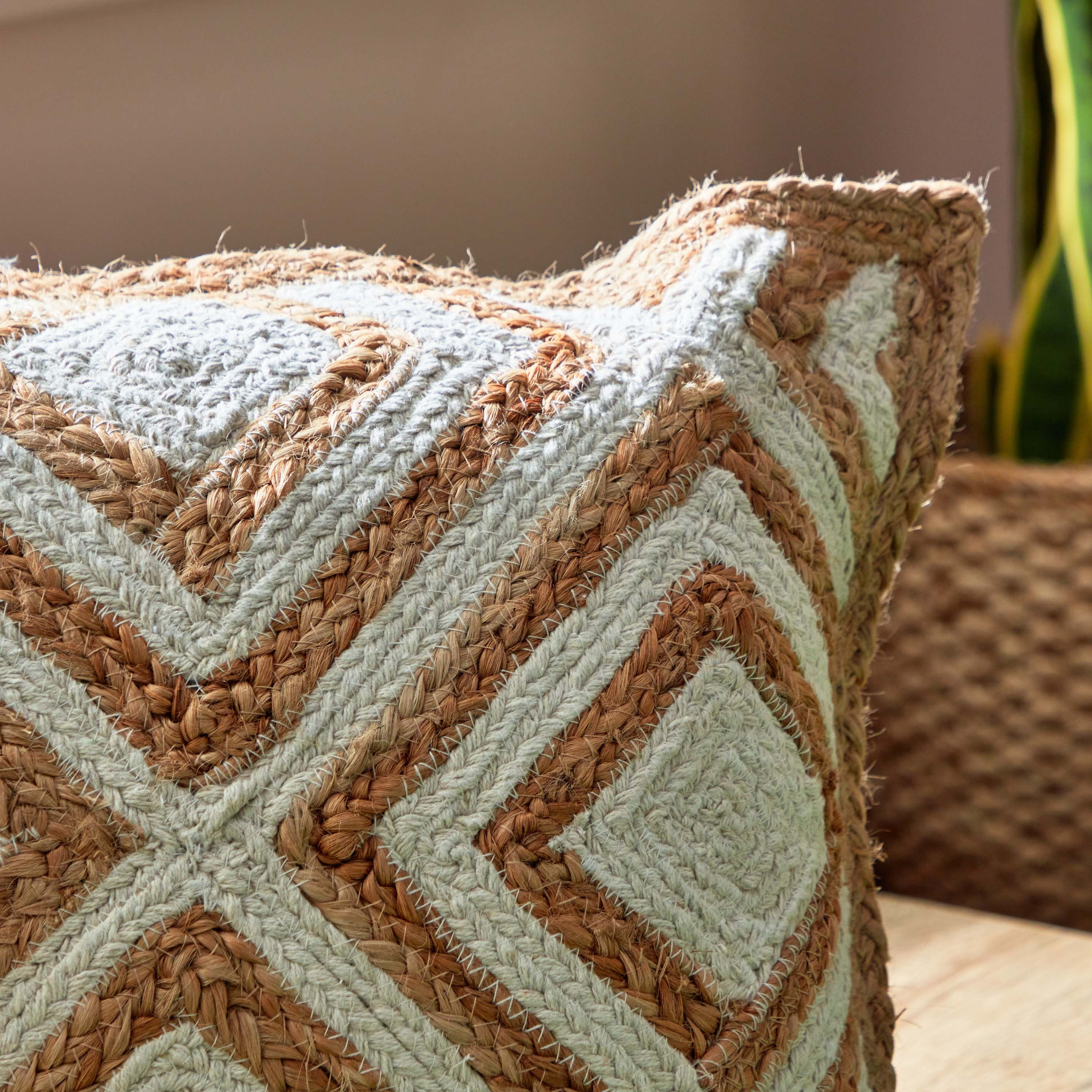وسادة محشوة بالجوت مصنوعة يدوياً من إيكو - 40x60 سم-hbxlivingroom-furnishings-cushionsandcovers-filledcushions-image-2