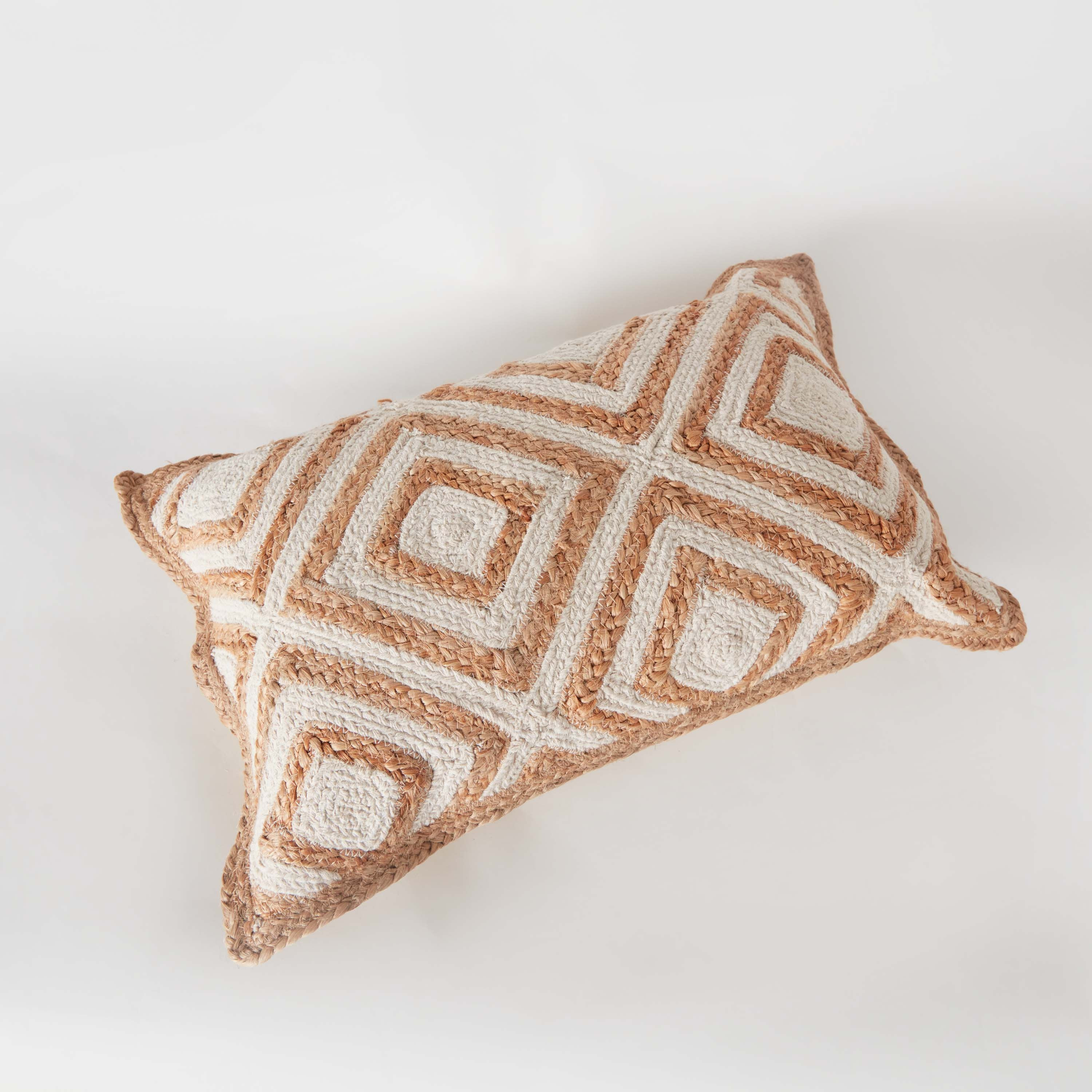 وسادة محشوة بالجوت مصنوعة يدوياً من إيكو - 40x60 سم-hbxlivingroom-furnishings-cushionsandcovers-filledcushions-image-6