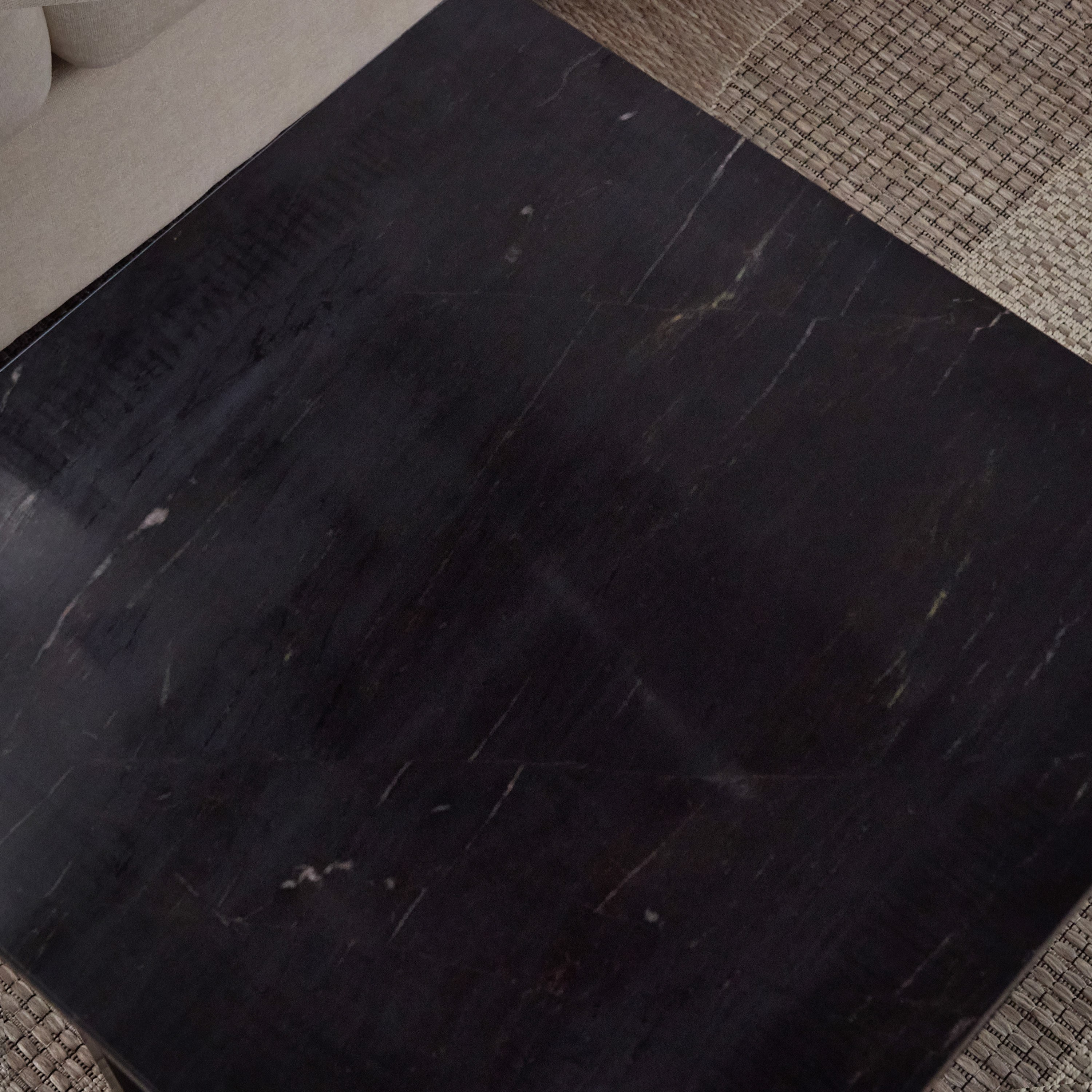 طاولة جانبية بسطح من الرخام الأصلي - سيلفرادو من فيندرا-hbxfurniture-livingroom-endtables-image-8