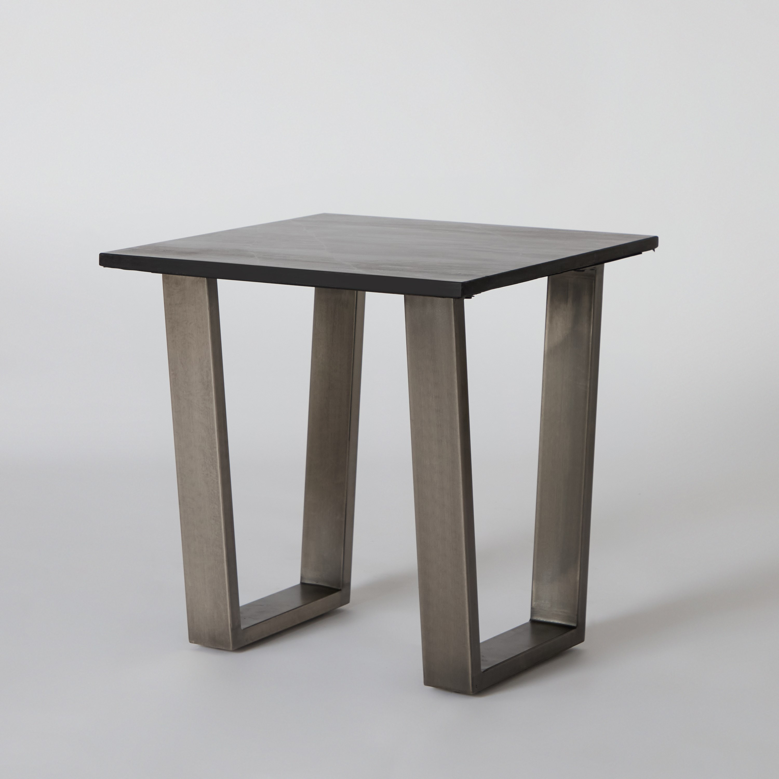 طاولة جانبية بسطح من الرخام الأصلي - سيلفرادو من فيندرا-hbxfurniture-livingroom-endtables-image-12