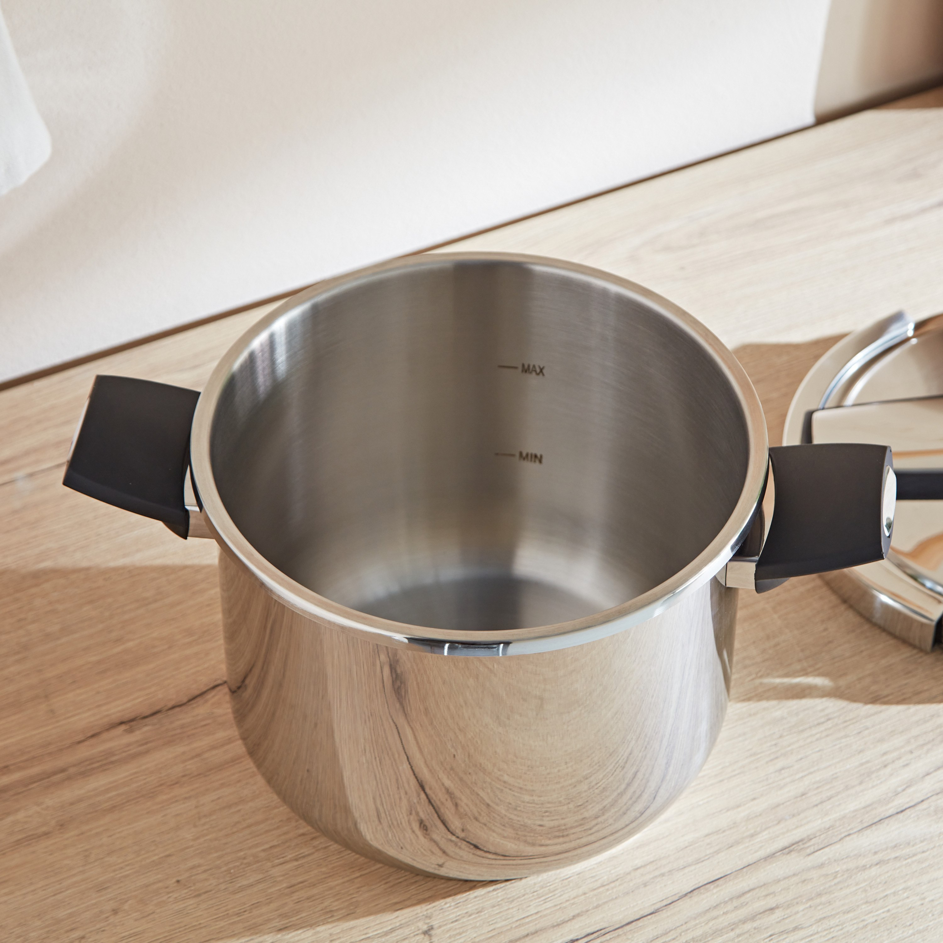 قدر ضغط ستانلس ستيل من جليستن - 8 لتر-hbxhomeware-hbxkitchen-image-3