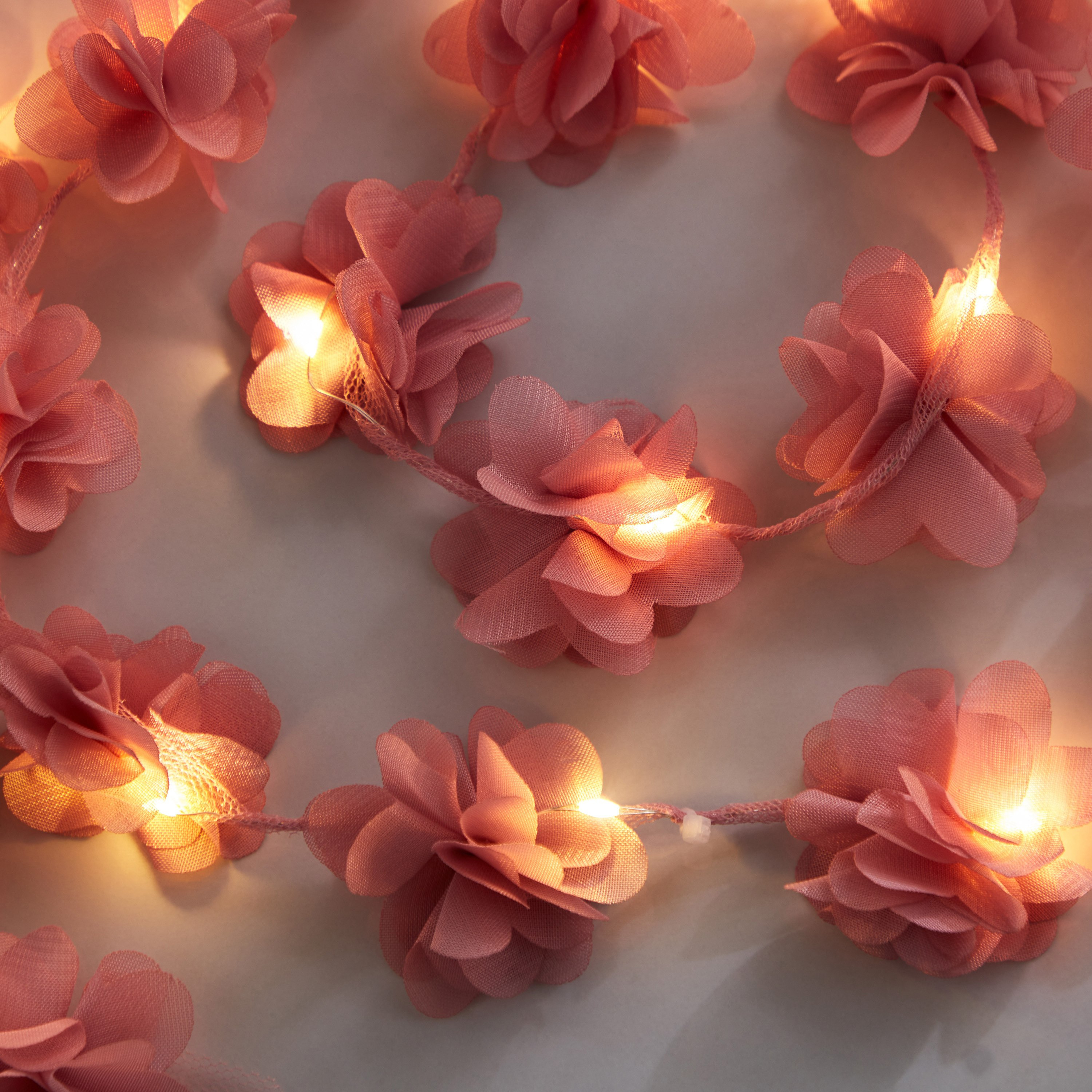 Infinity 20-LED 2AA Warm Fabric Flower String Light - 150 cm-hbxdiningroom-lighting-decorativesandstringlights-image-3