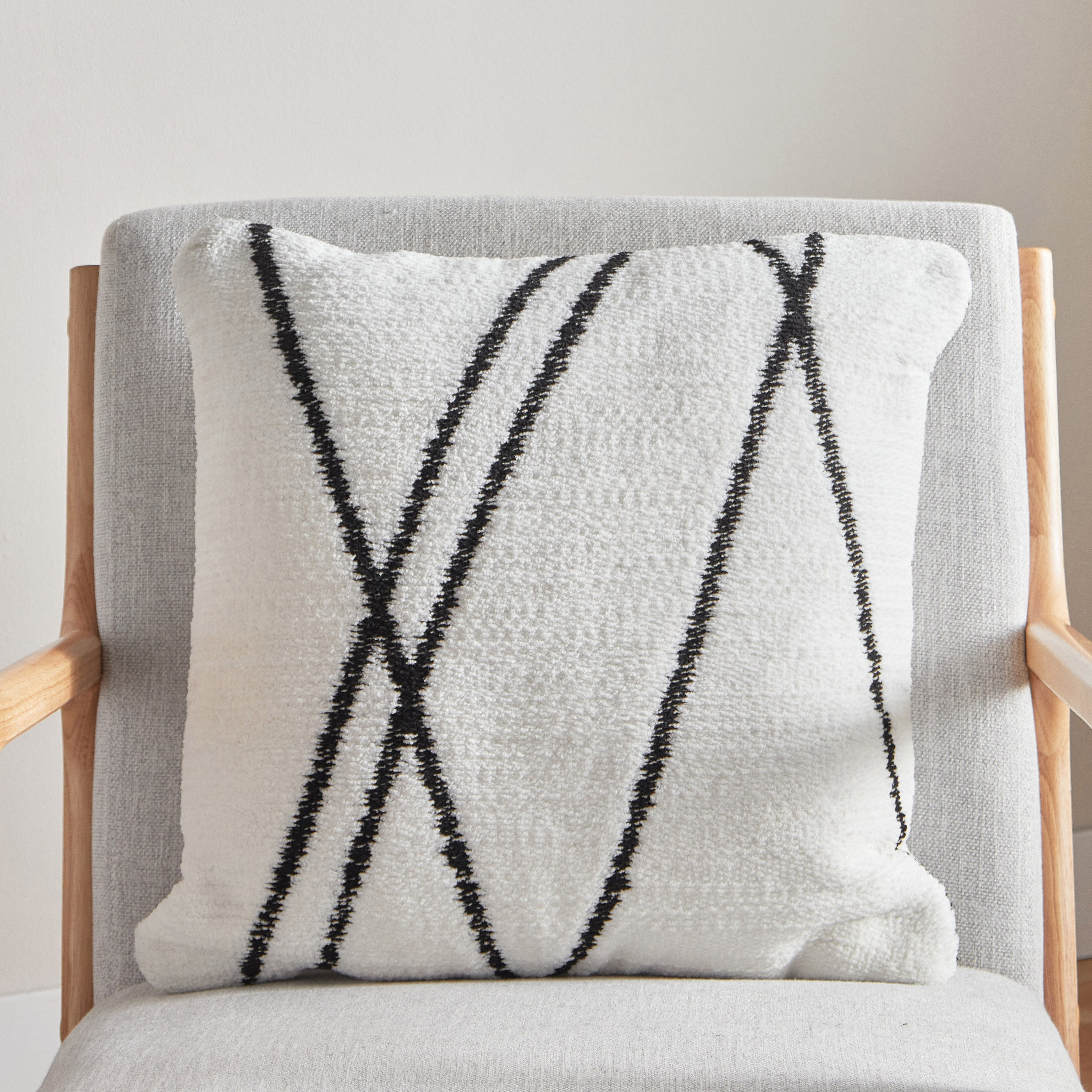 وسادة محشوة جاكار شنيل بريزما من إبوني - 50x50 سم-hbxlivingroom-furnishings-cushionsandcovers-filledcushions-image-1
