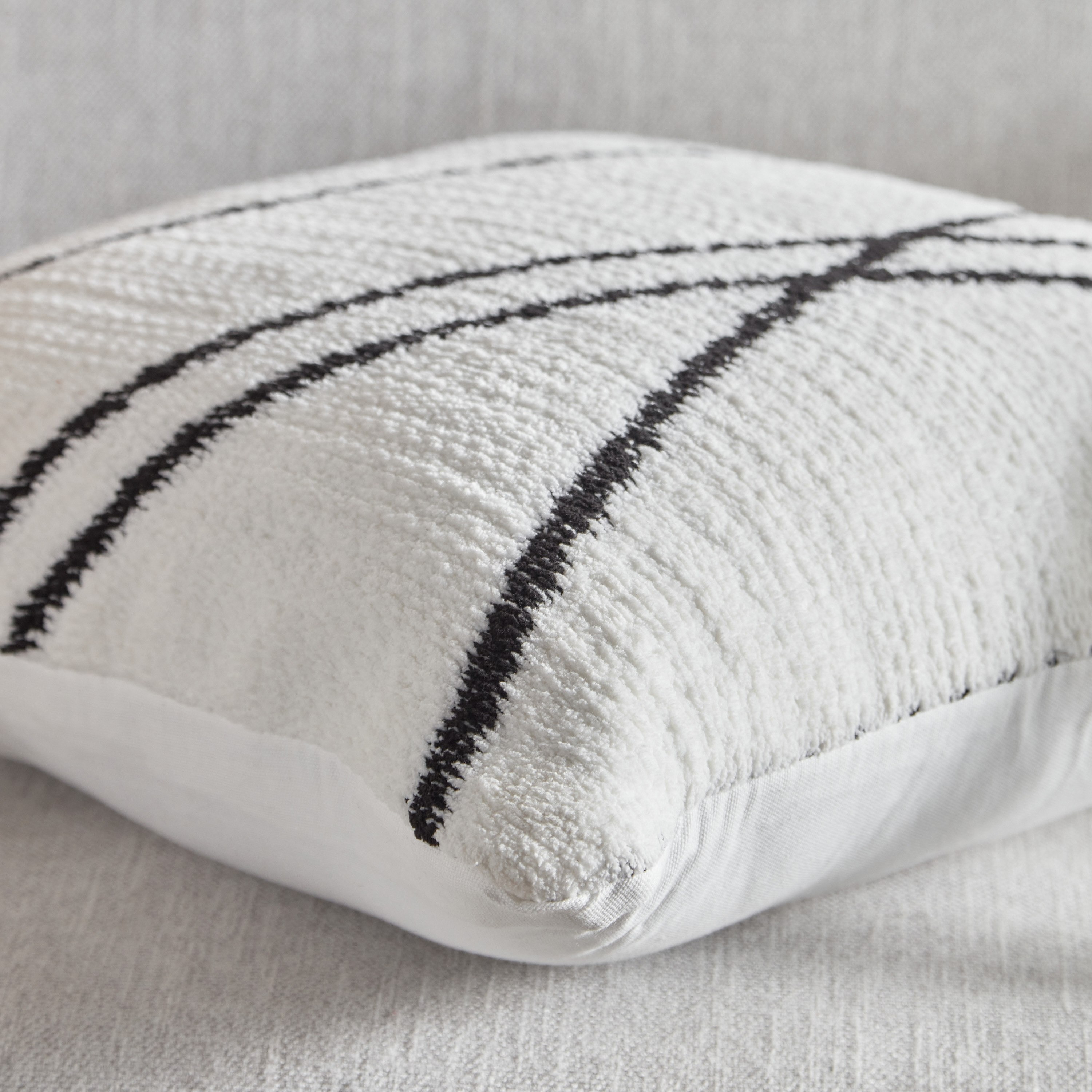 وسادة محشوة جاكار شنيل بريزما من إبوني - 50x50 سم-hbxlivingroom-furnishings-cushionsandcovers-filledcushions-image-3