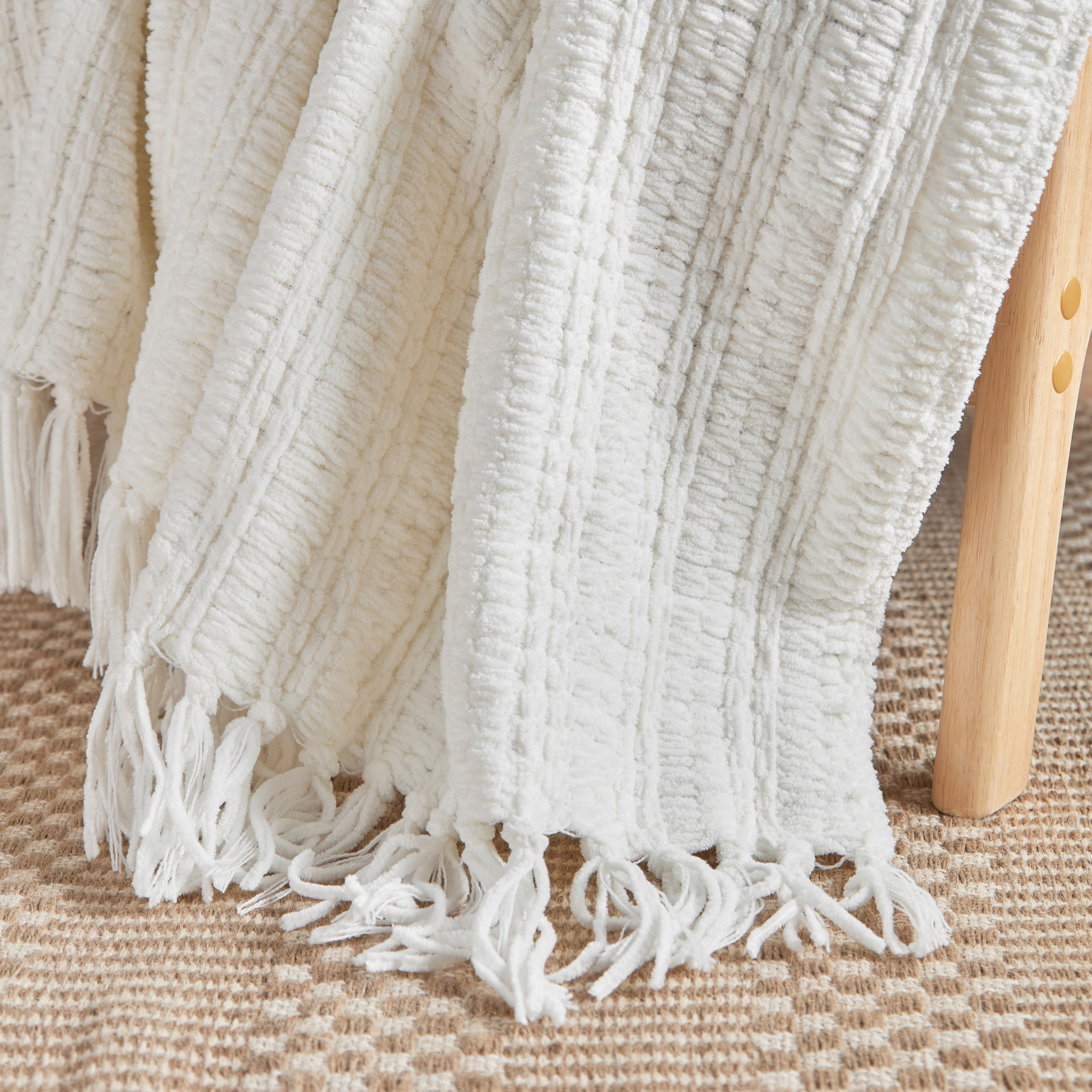 بطانية خفيفة أكواتيكا شنيل من إبوني- 130x170 سم-hbxhomeware-hbxbedroom-image-2