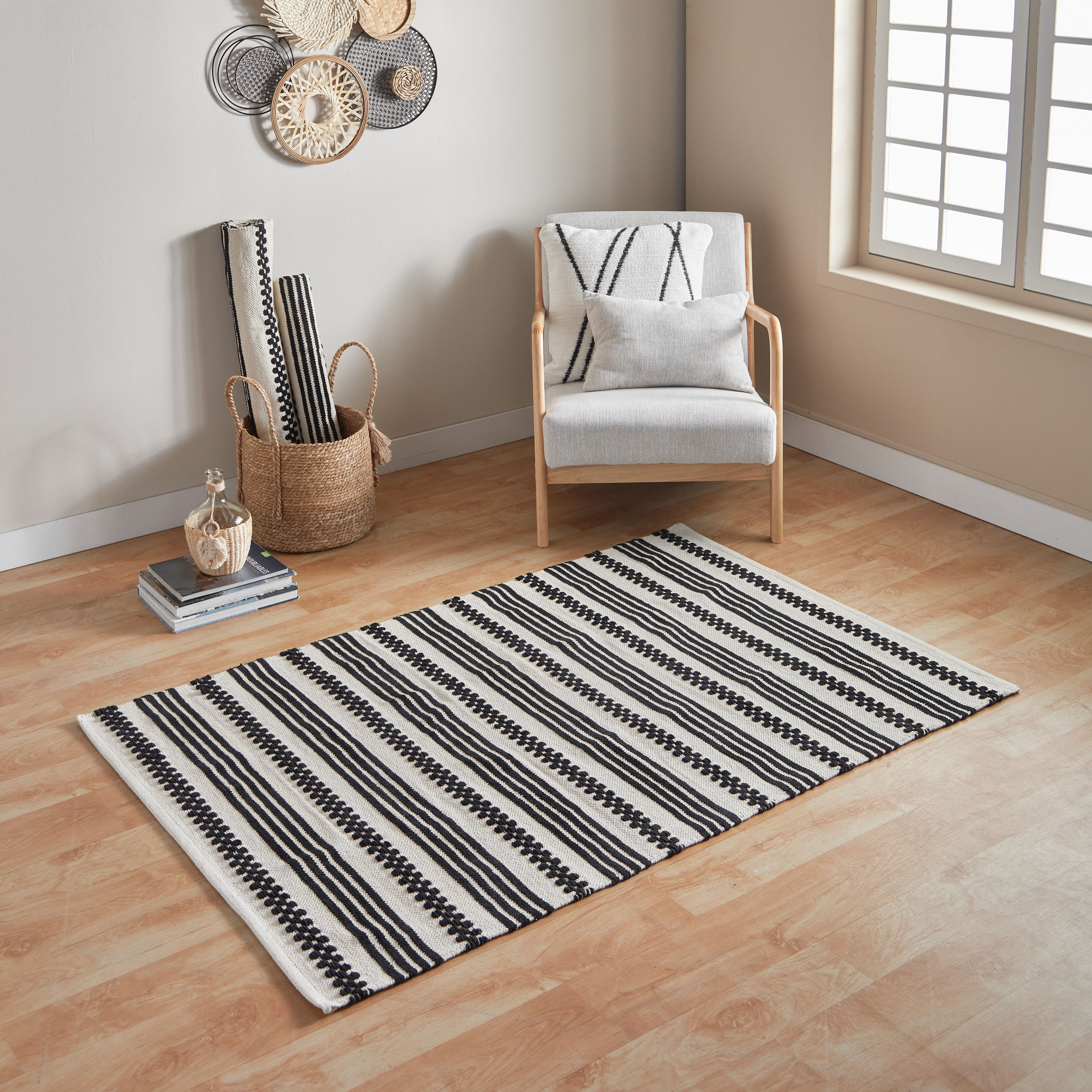 سجادة قطن ستريكس من إبوني- 110x160 سم-hbxdecorandfurnishings-floorcoverings-rugs-image-1