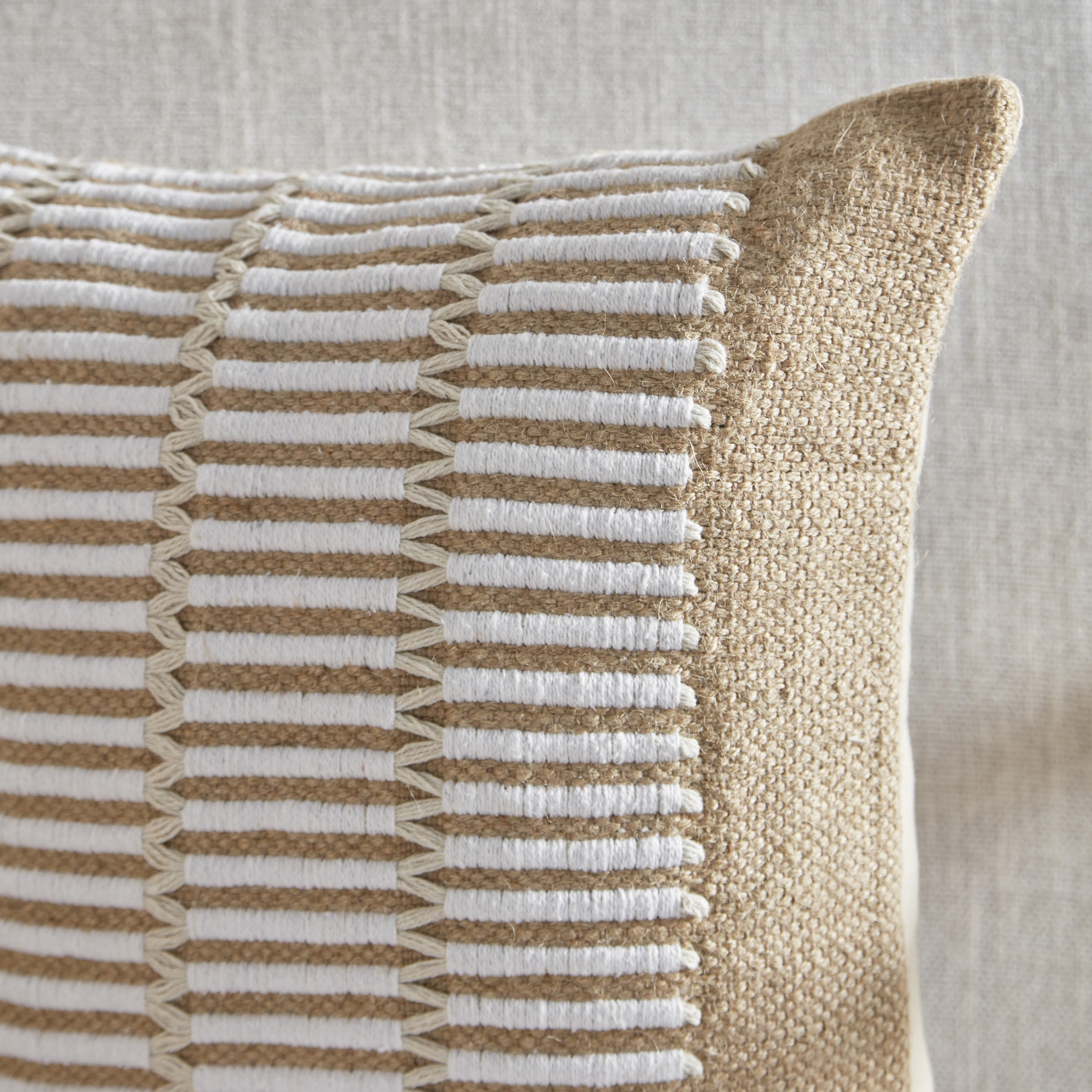 غطاء وسادة بارز الملمس طبيعي بليكس من جوتوبيا - 45x45 سم-hbxhomeware-cushionsandcovers-cushioncovers-image-2