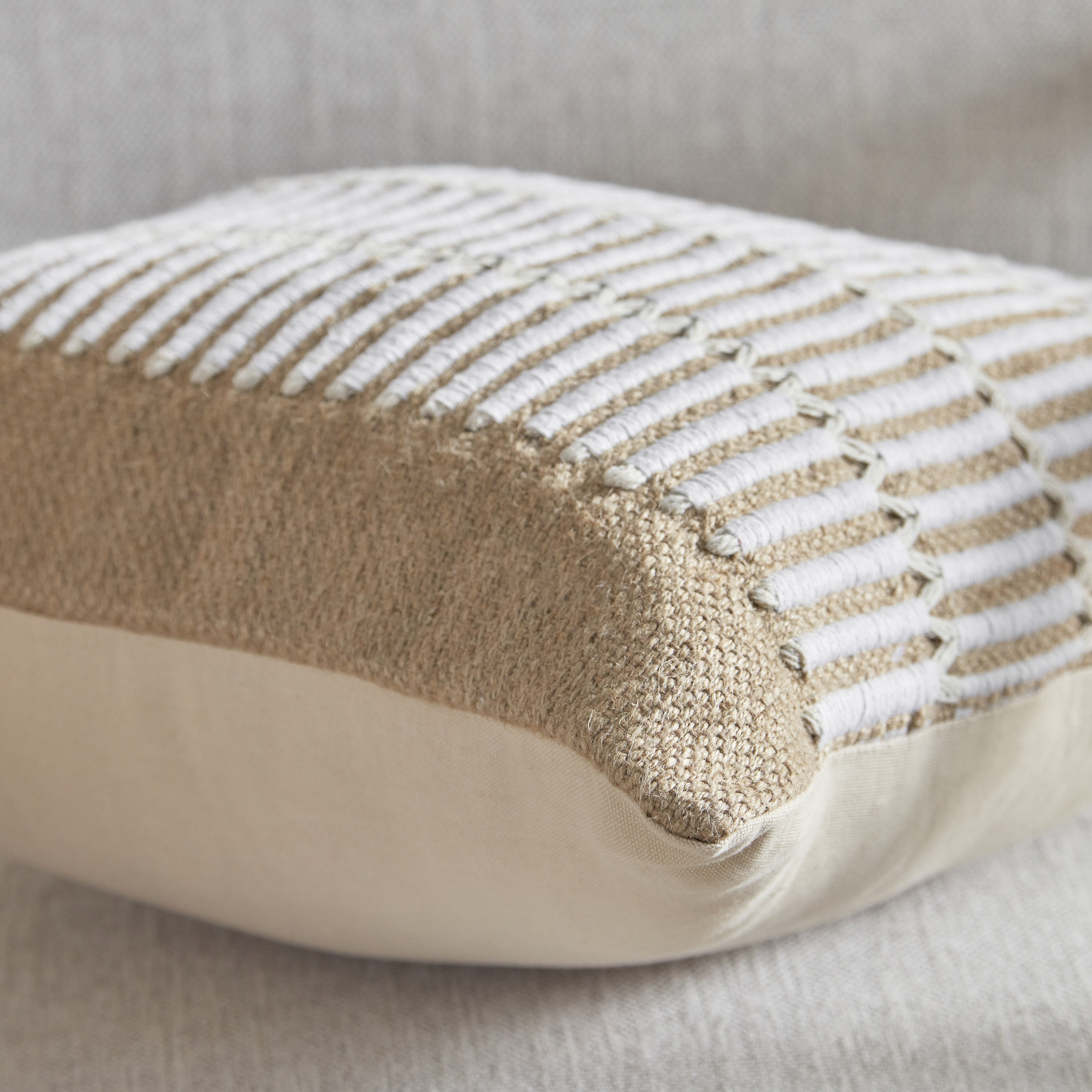 غطاء وسادة بارز الملمس طبيعي بليكس من جوتوبيا - 45x45 سم-hbxhomeware-cushionsandcovers-cushioncovers-image-3