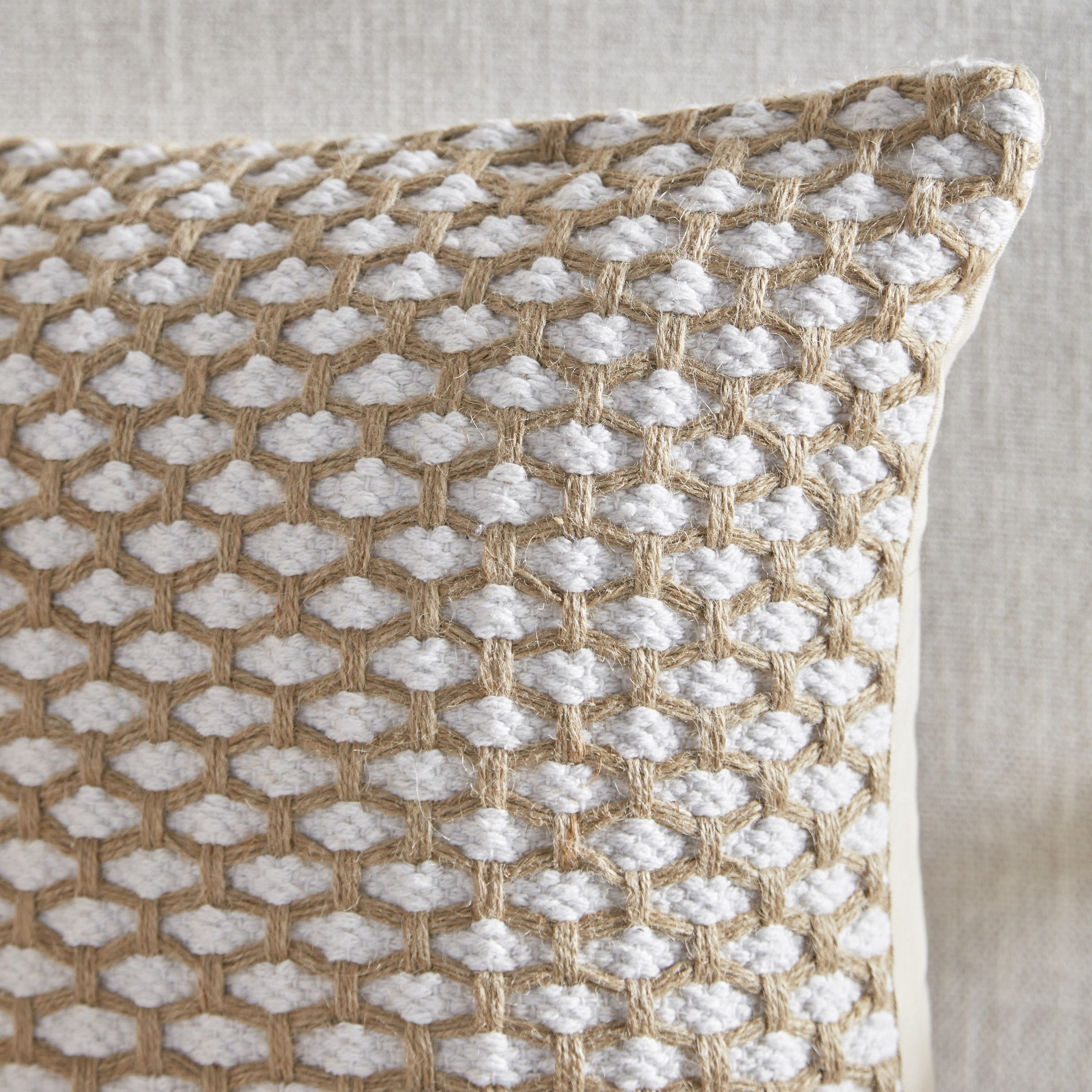 غطاء وسادة شبكي طبيعي من جوتوبيا - 45x45 سم-hbxhomeware-cushionsandcovers-cushioncovers-image-2
