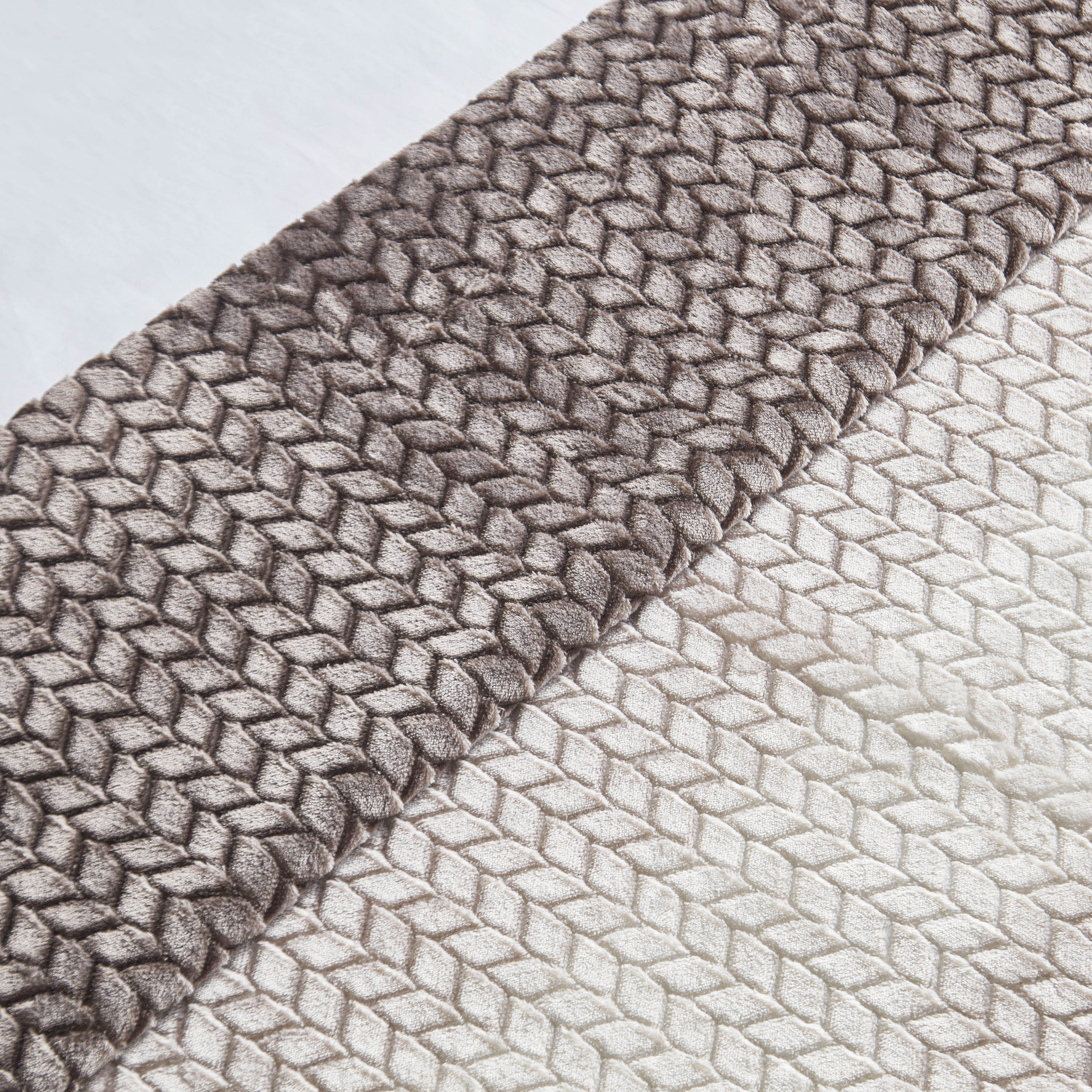 بطانية مزدوجة جاكار مزدوجة الطبقات من سولاس - 150x200 سم-hbxhomeware-hbxbedroom-image-3