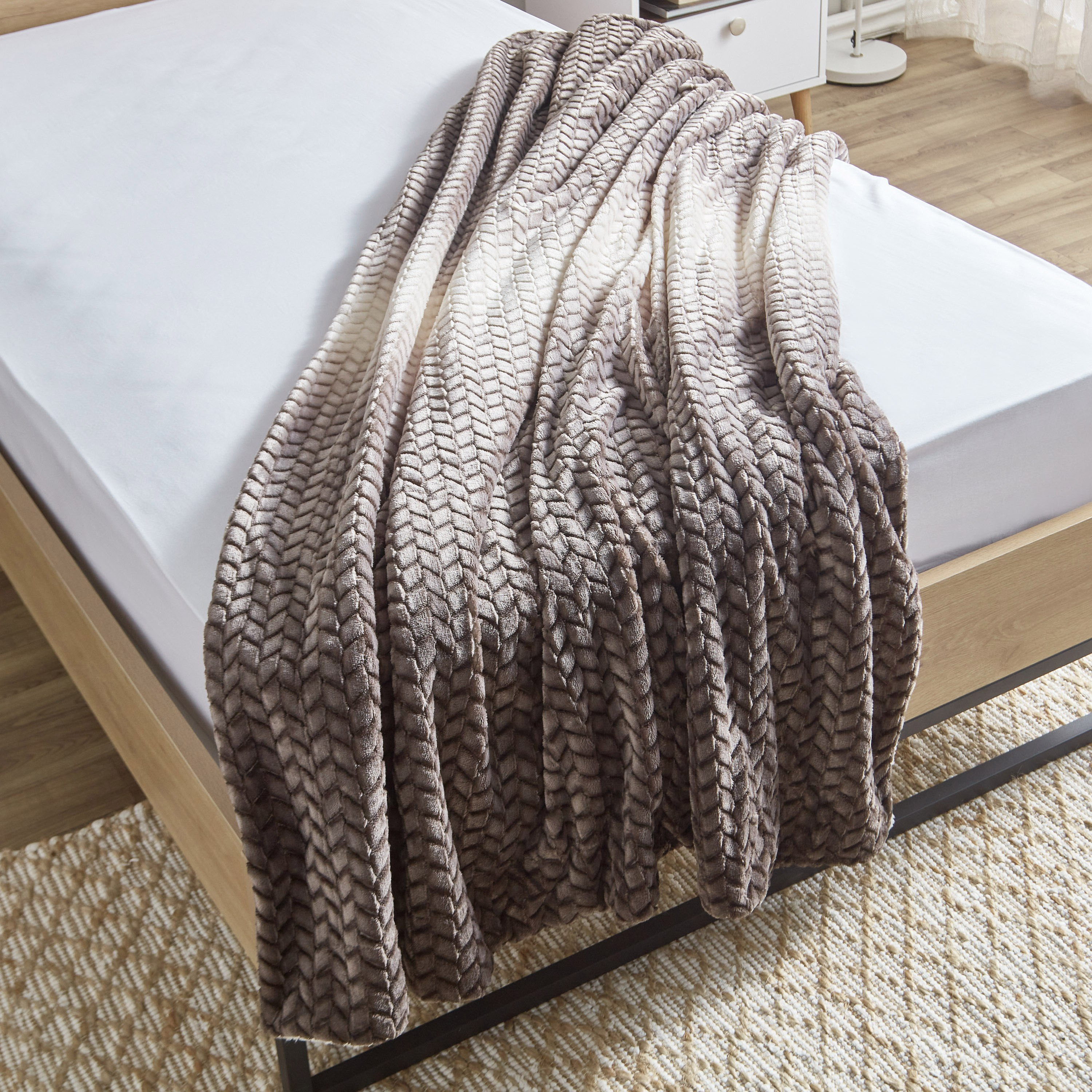 بطانية مزدوجة جاكار مزدوجة الطبقات من سولاس - 150x200 سم-hbxhomeware-hbxbedroom-image-4