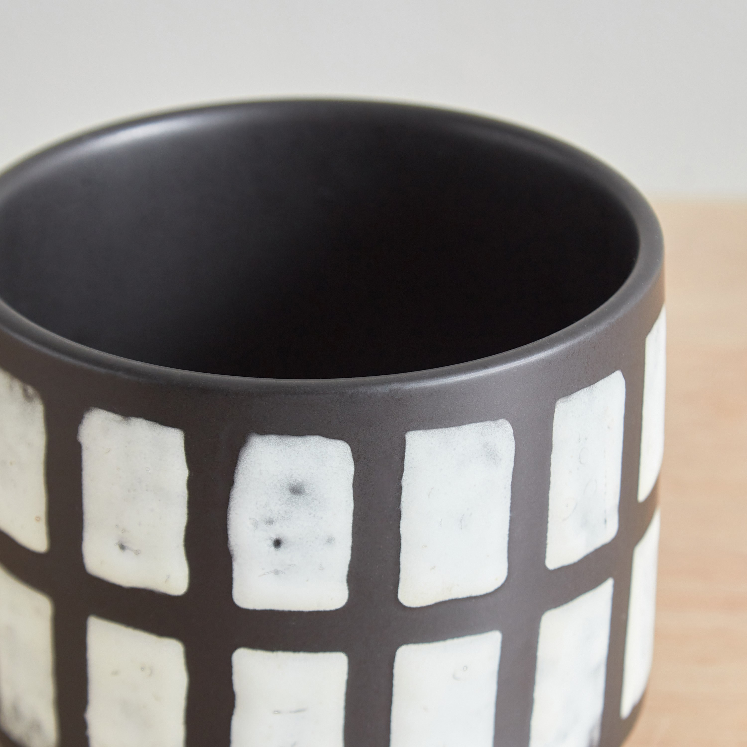 إناء زرع سيراميك مربعات من كوين - 13x13x10.5 سم-hbxhomeware-hbxdecorandfurnishings-image-3