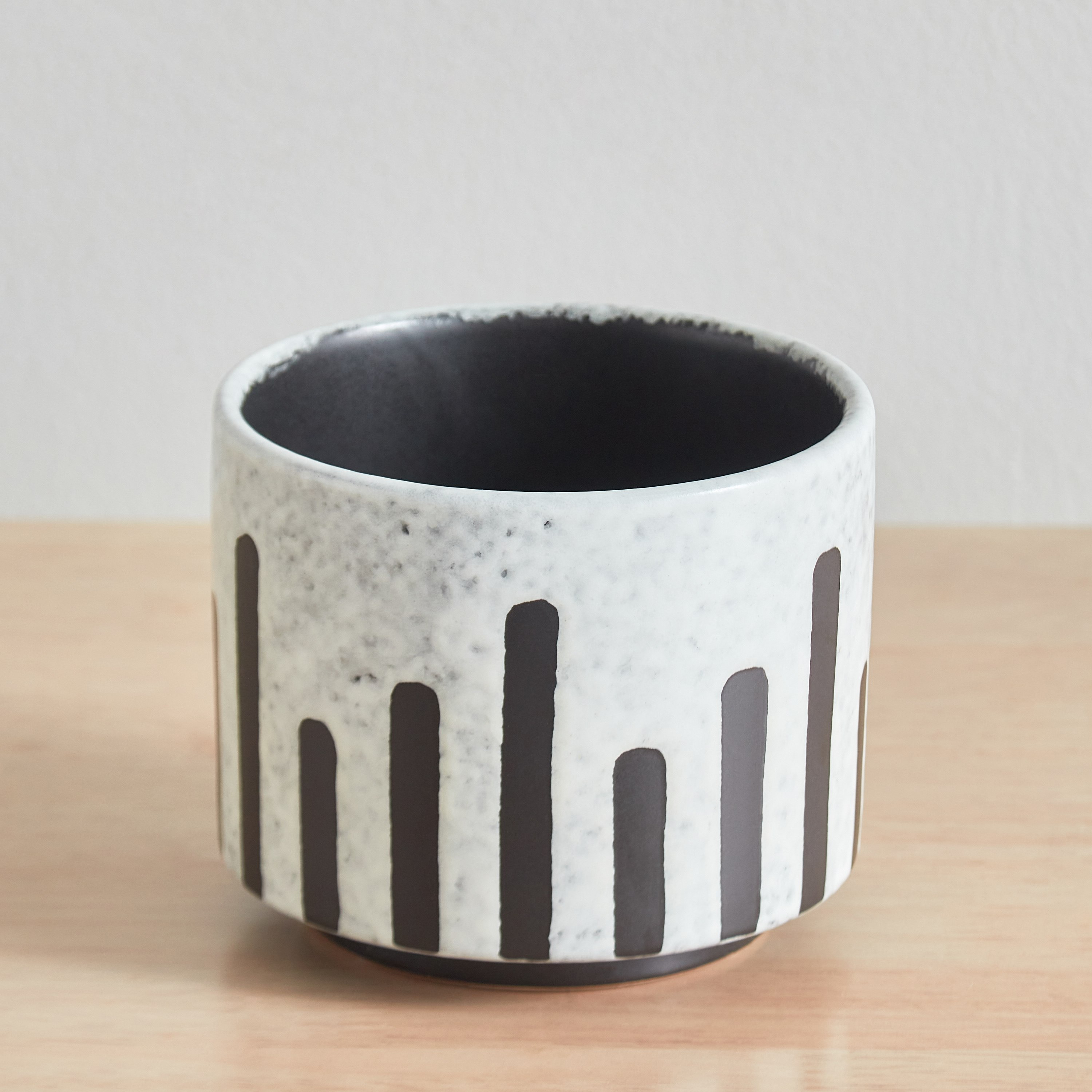 أصيص زرع سيراميك مخطط من كوين - 13x13x10.5 سم-hbxhomeware-hbxdecorandfurnishings-image-2