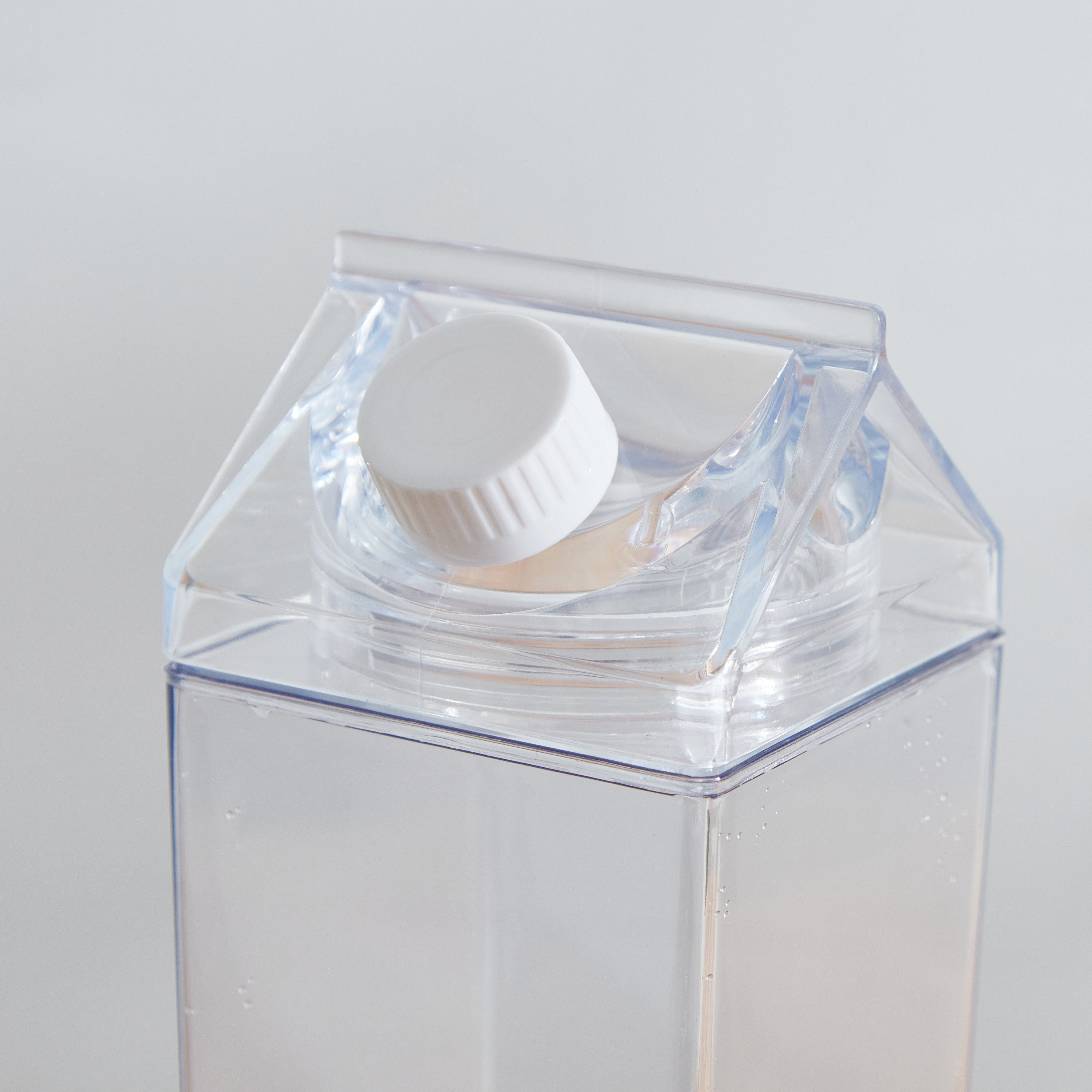 Hydra Tetra Bottle - 900 ml-hbxhomeware-diningandtabletop-bottles-image-5