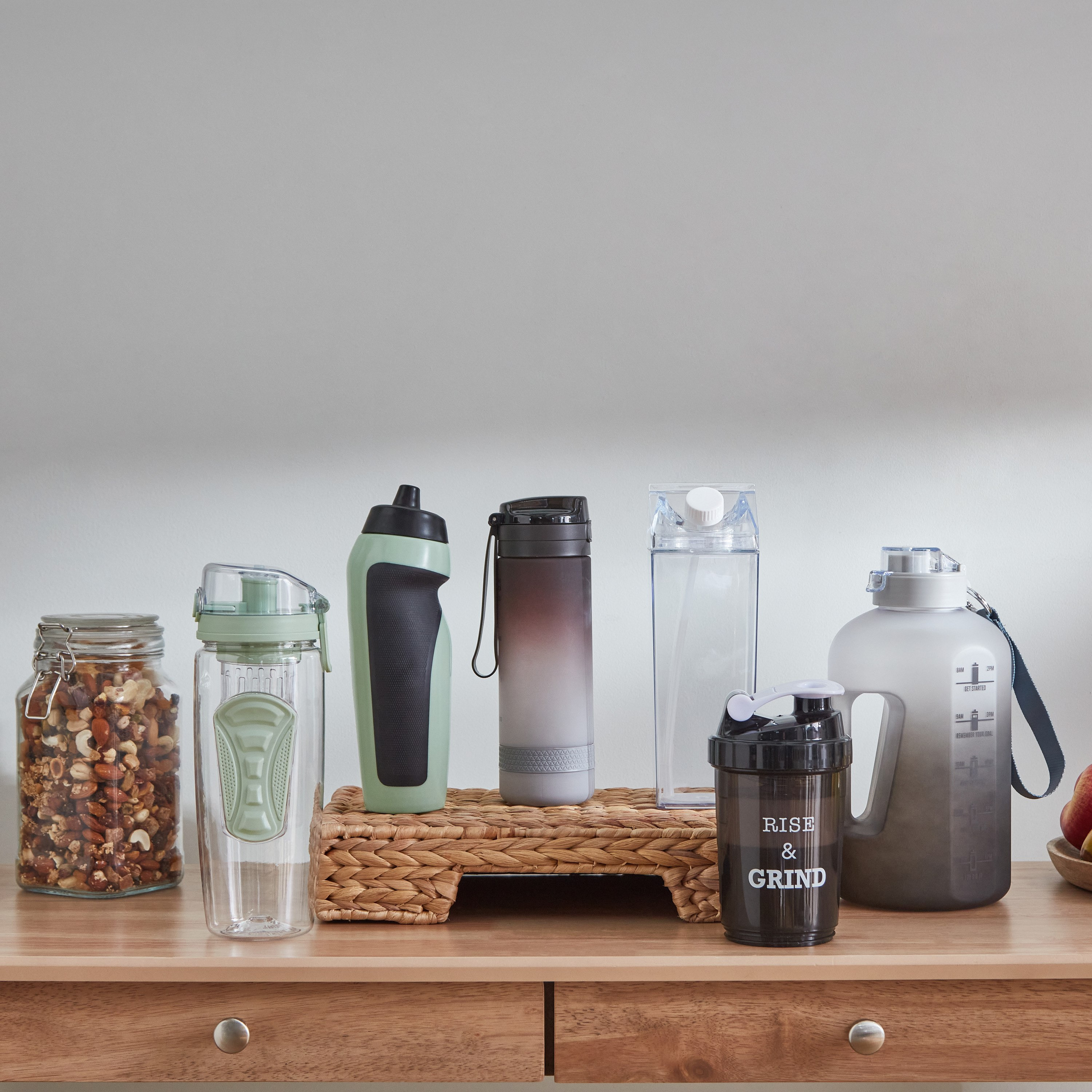 Hydra Tetra Bottle - 900 ml-hbxhomeware-diningandtabletop-bottles-image-6