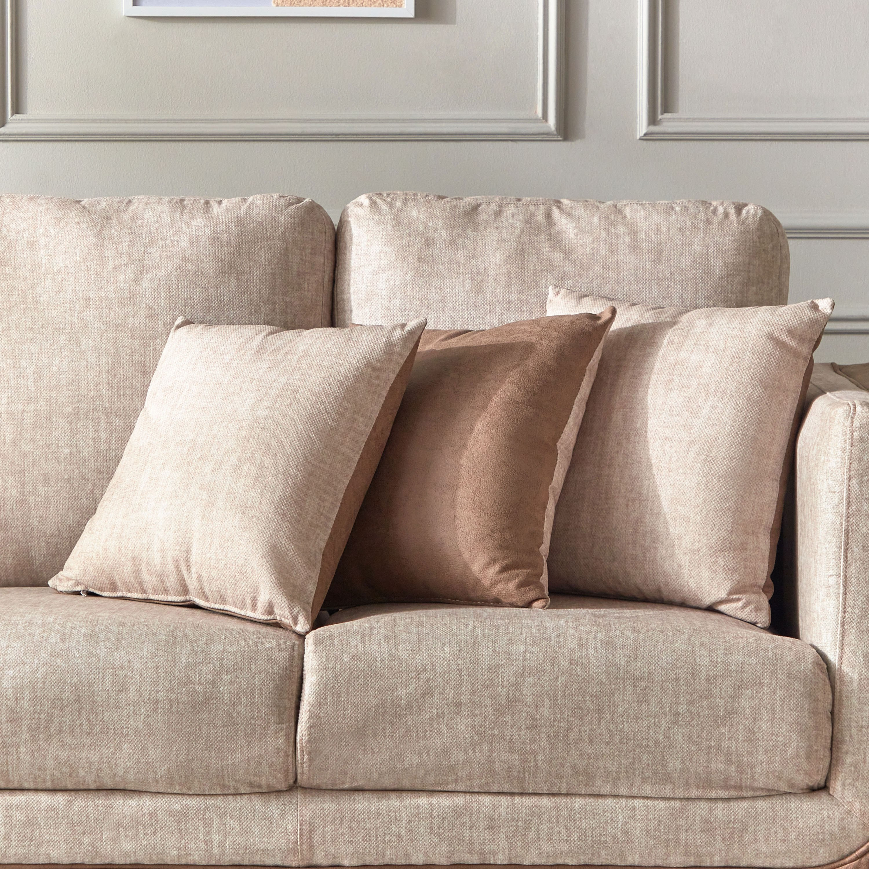 كنبة قماش بـ3 مقاعد مع 3 وسائد من كلارتي-hbxlivingroom-sofasandarmchairs-sofas-image-4