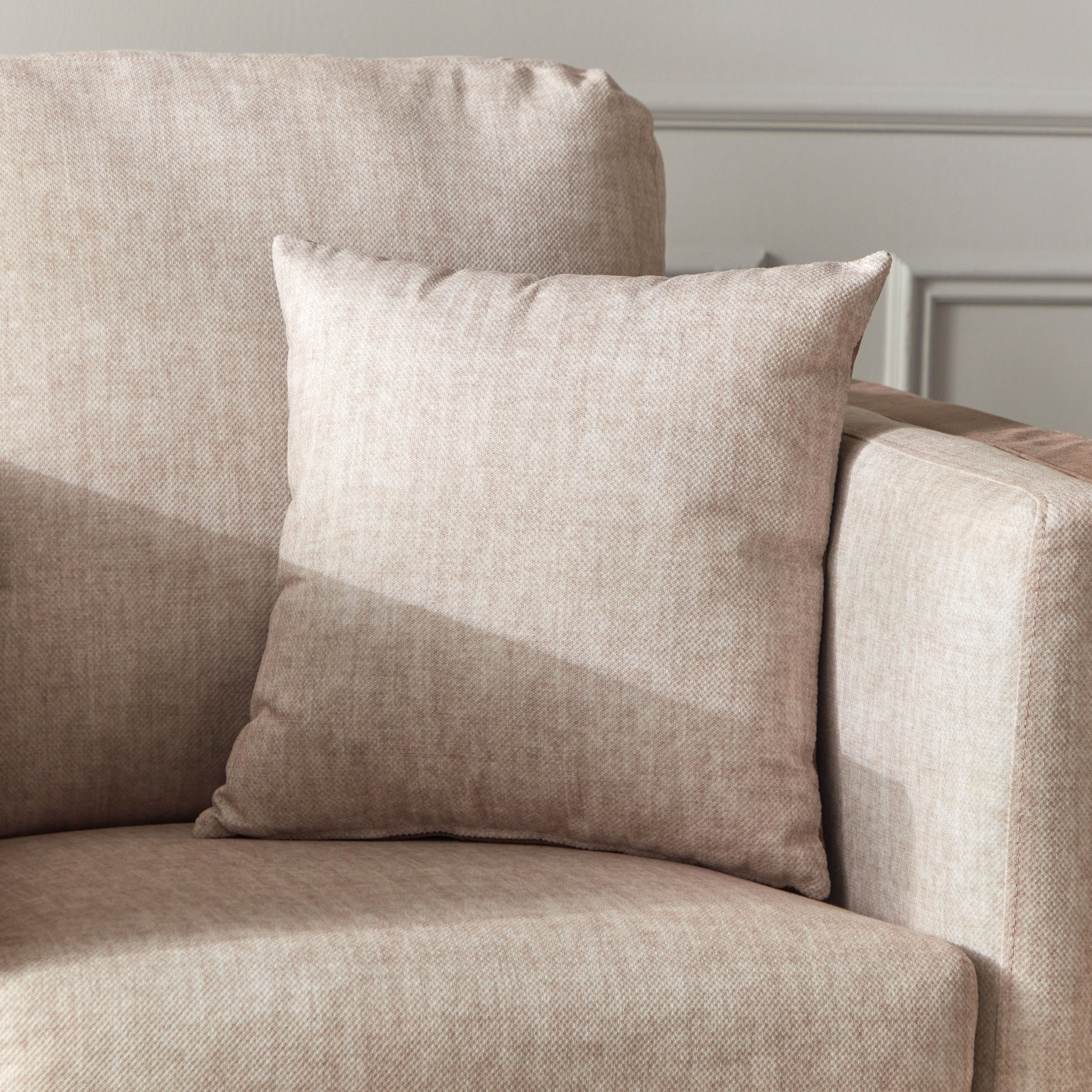 كنبة قماش بمساند ذراعين مع وسادة من كلارتي-hbxlivingroom-sofasandarmchairs-sofas-image-4