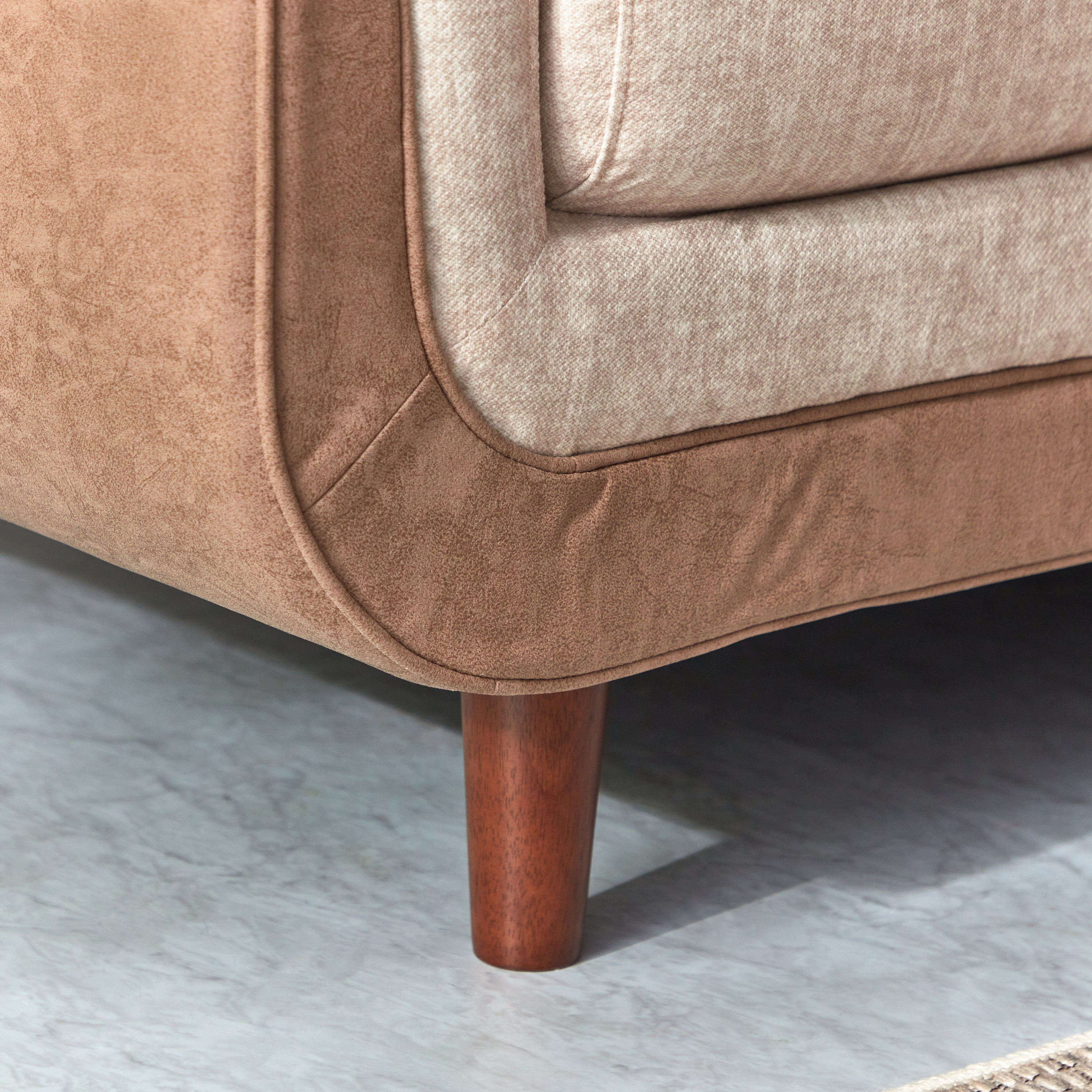 كنبة قماش بمساند ذراعين مع وسادة من كلارتي-hbxlivingroom-sofasandarmchairs-sofas-image-6