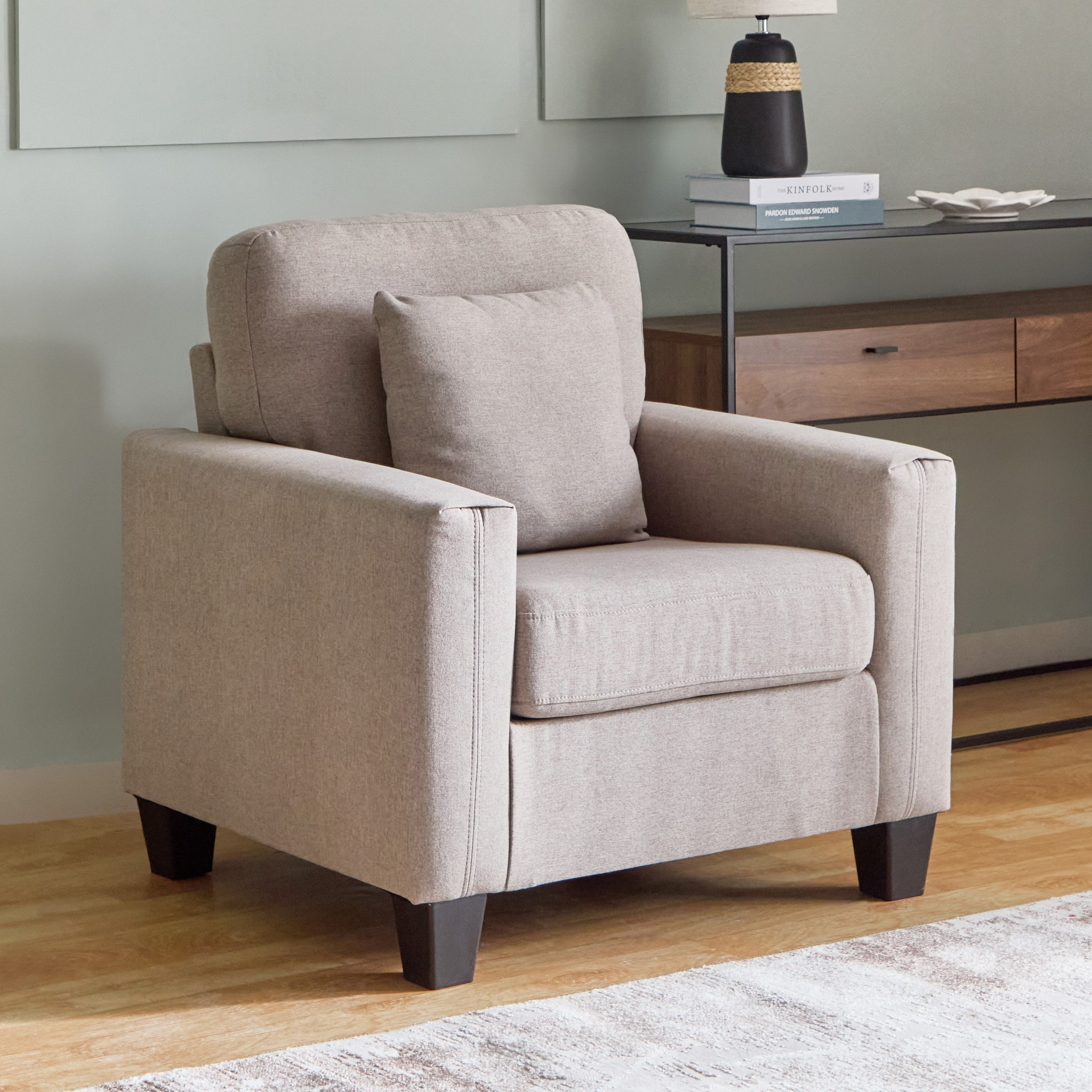 كنبة فردية قماش بمساند ذراعين مع وسادة من جينيفا-hbxlivingroom-sofasandarmchairs-sofas-image-1