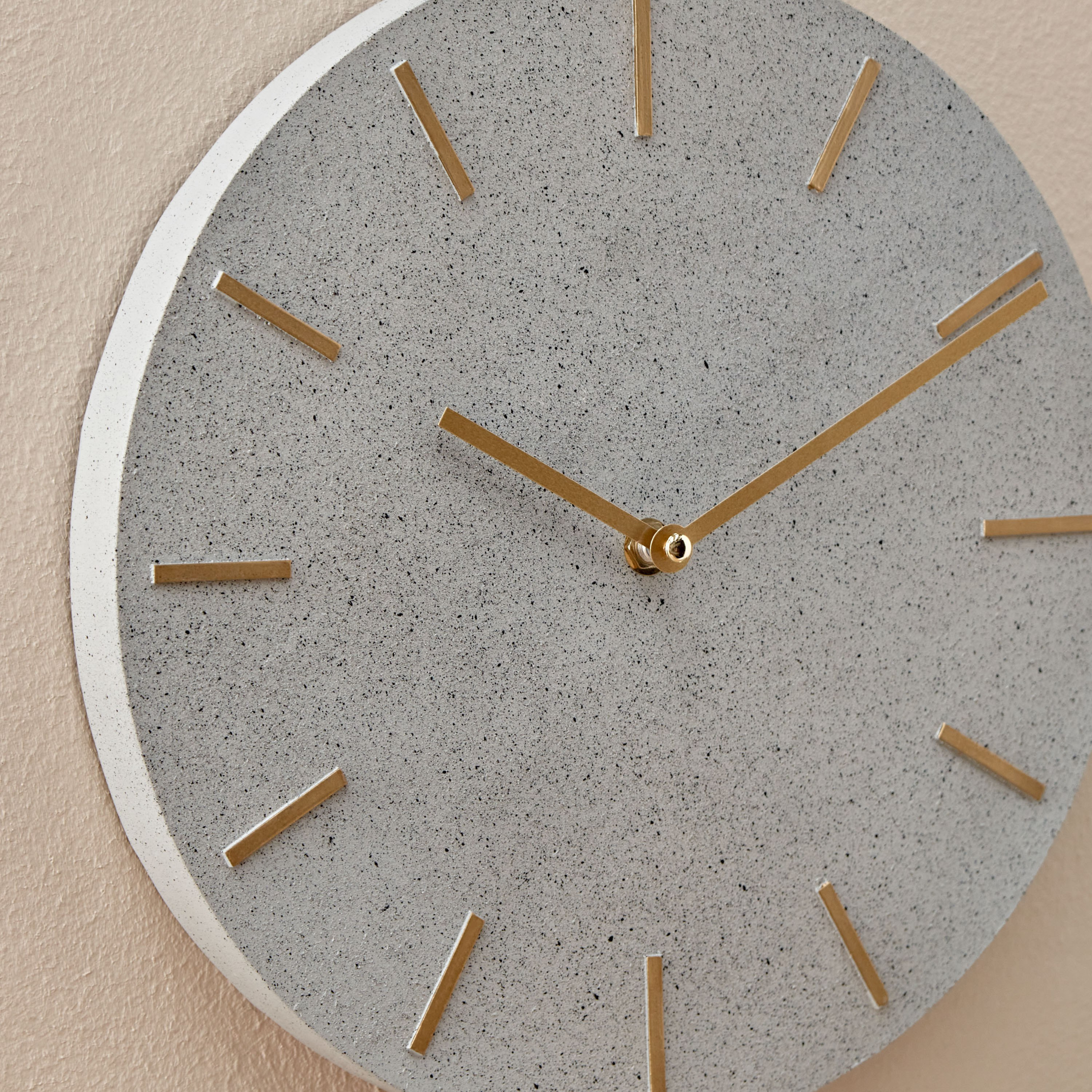 ساعة حائط راتنج من ساراتوجا - 29x4.5 سم-hbxhomeware-hbxdecorandfurnishings-image-3