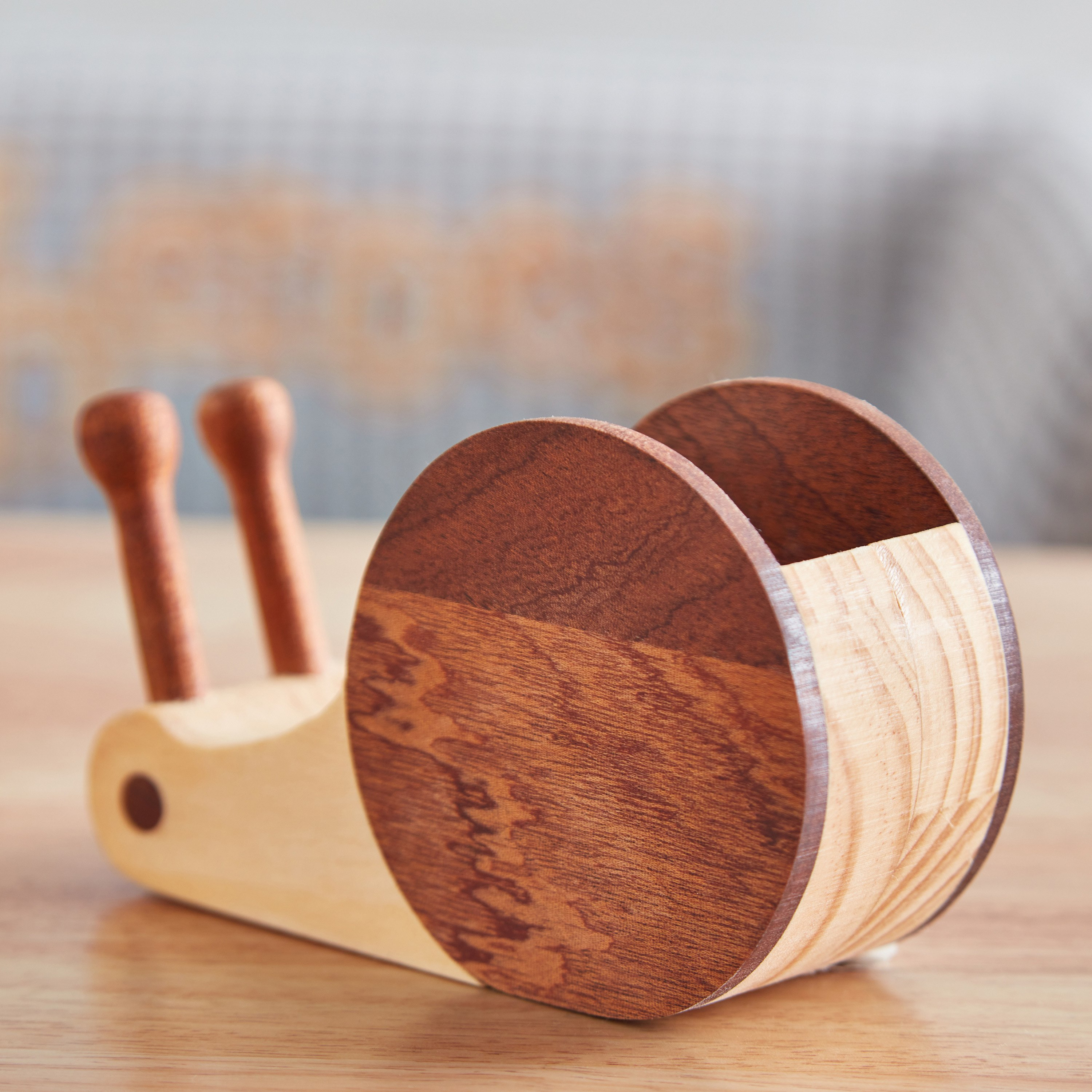 حامل أقلام خشبي على شكل حلزون - 13x4.8x7.8 سم-hbxhomeware-hbxkidsandyouth-image-3