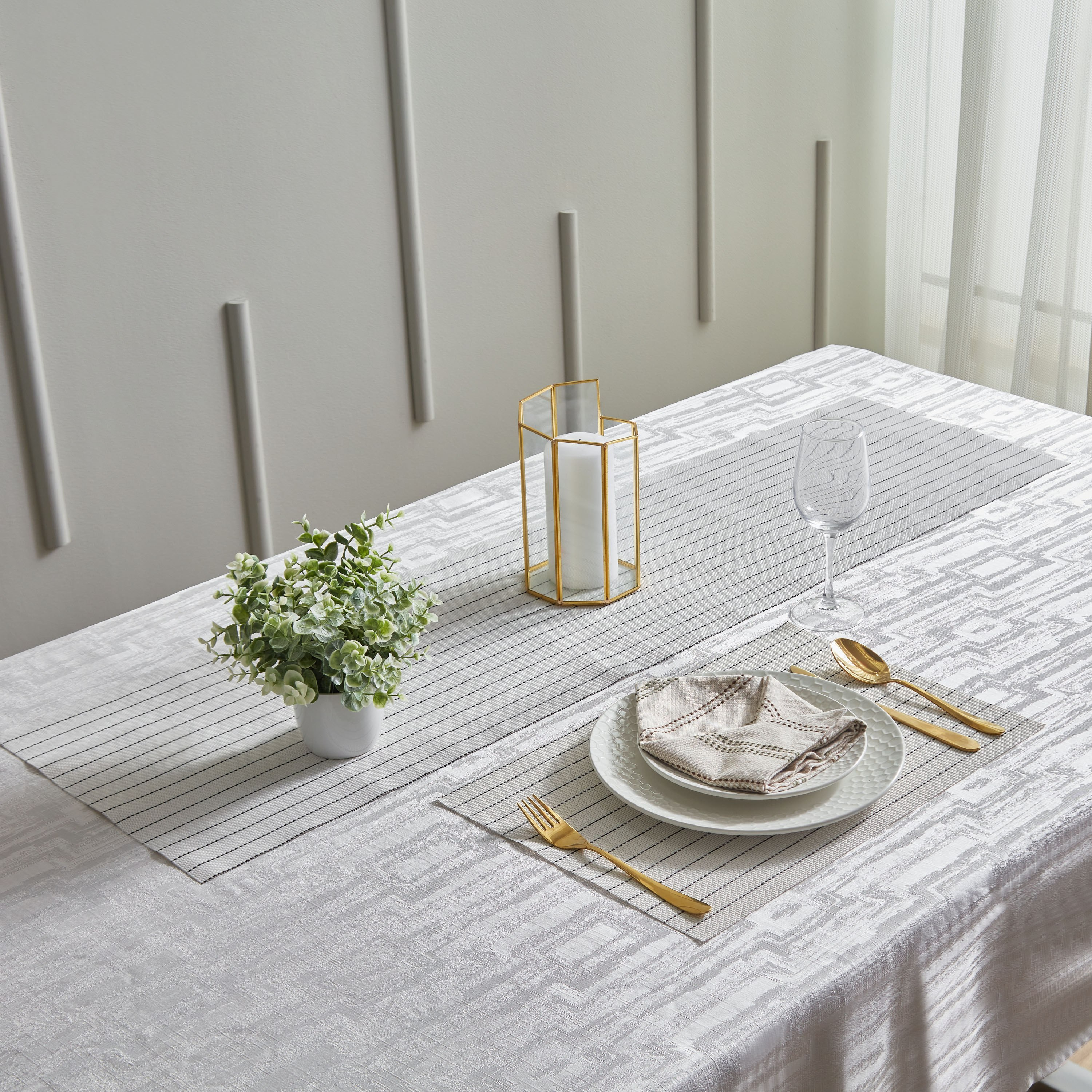 لبادة صحون بي في سي من فريتو - 30x45 سم-hbxdecorandfurnishings-homefurnishings-tablelinens-image-4