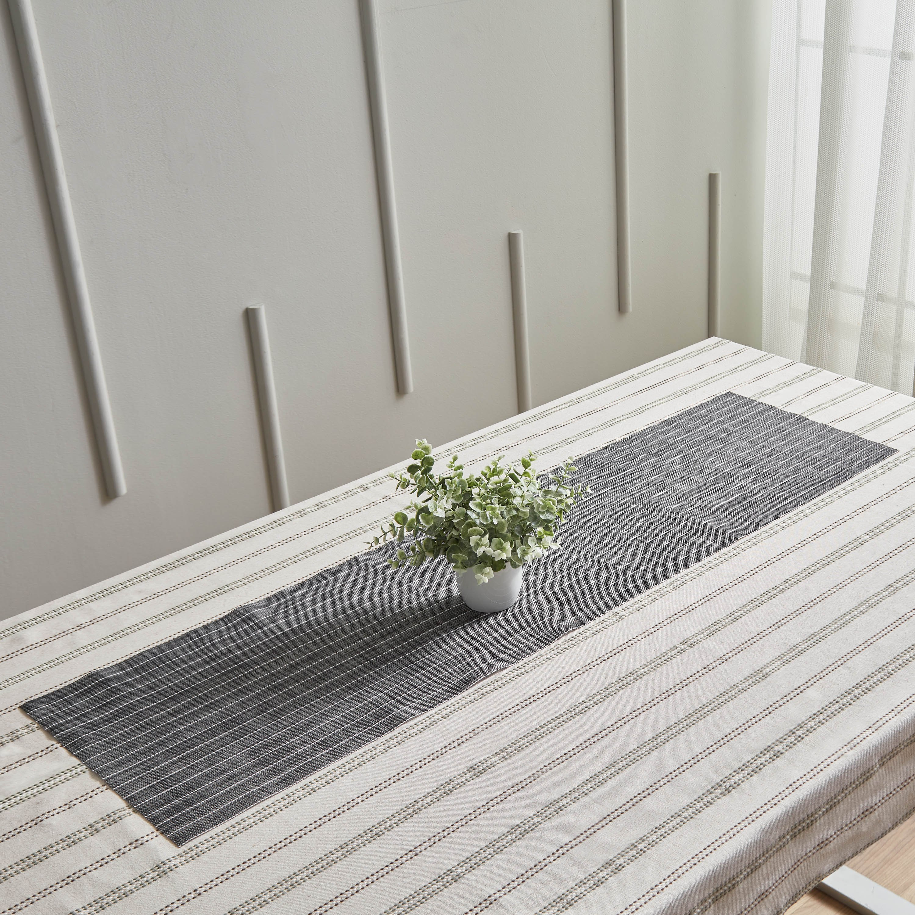 مفرش طاولة فريتو - 33x120 سم-hbxdecorandfurnishings-homefurnishings-tablelinens-image-1