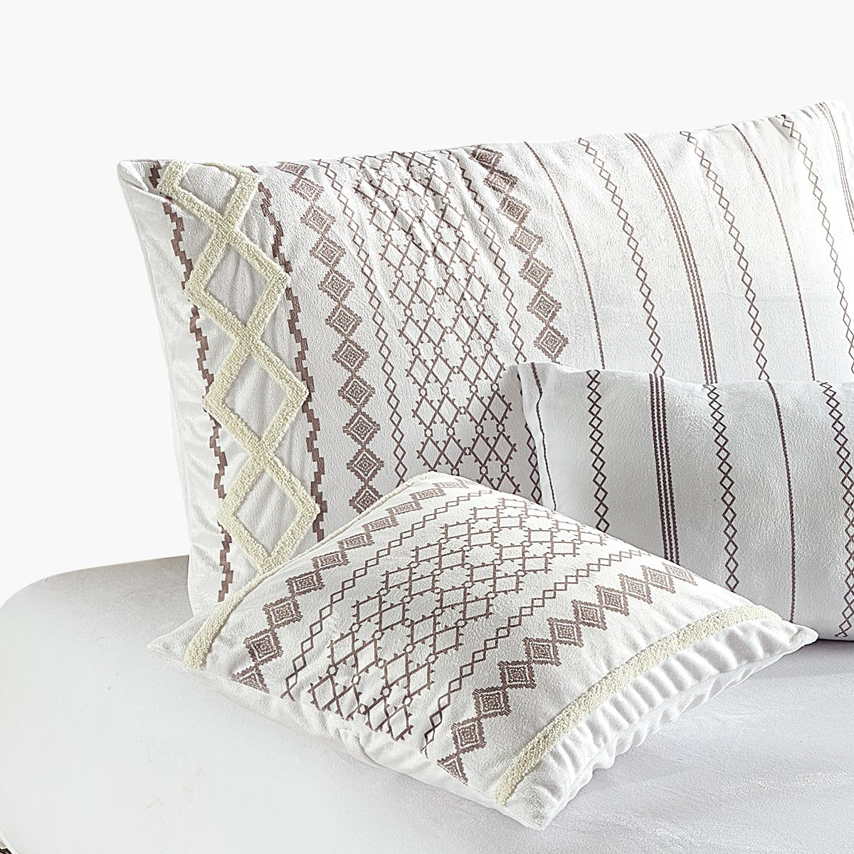 طقم لحاف كينج مخمل جاكار 7 قطع من جليد - 220x240 سم-hbxhomeware-hbxdecorandfurnishings-image-3