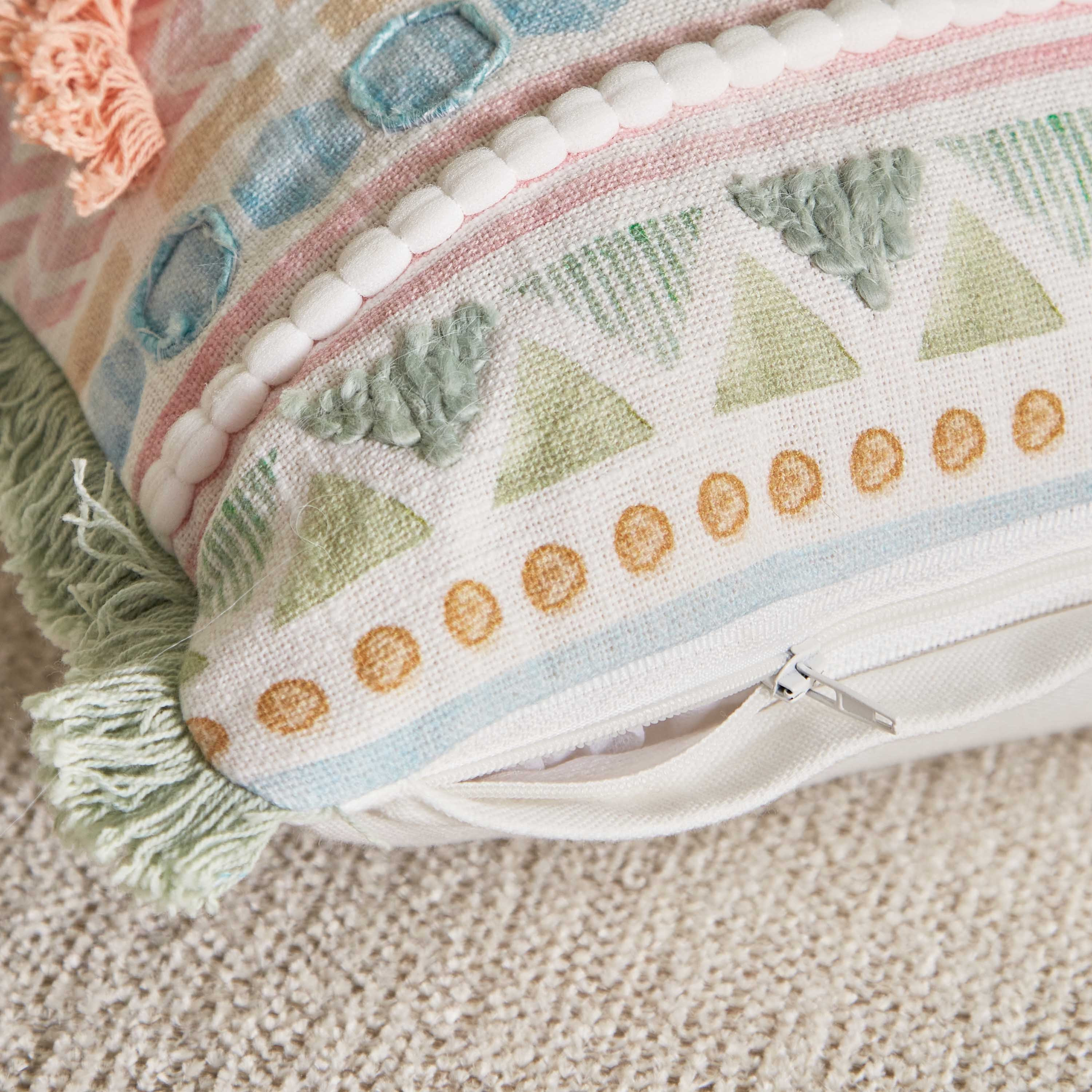 وسادة محشوة  مطرزة بطبعات من جليمر - 30x50 سم-hbxlivingroom-furnishings-cushionsandcovers-filledcushions-image-4