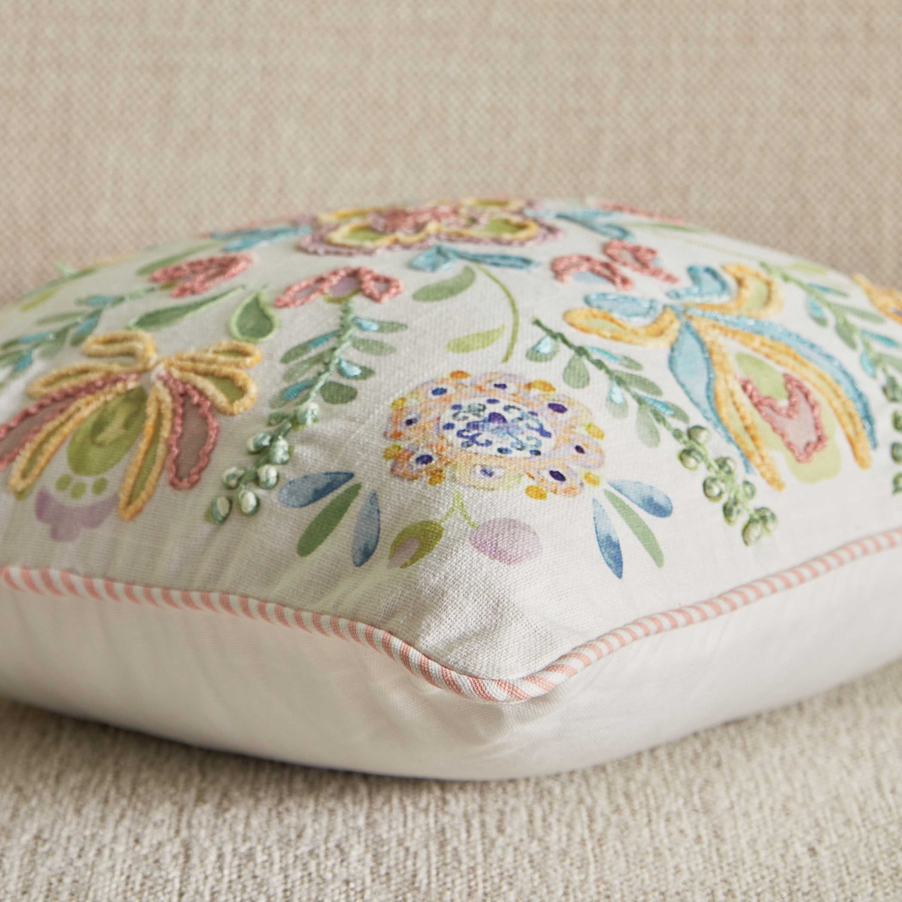 وسادة محشوة بطبعات ميداليون من جليمر - 40x40 سم-hbxlivingroom-furnishings-cushionsandcovers-filledcushions-image-3