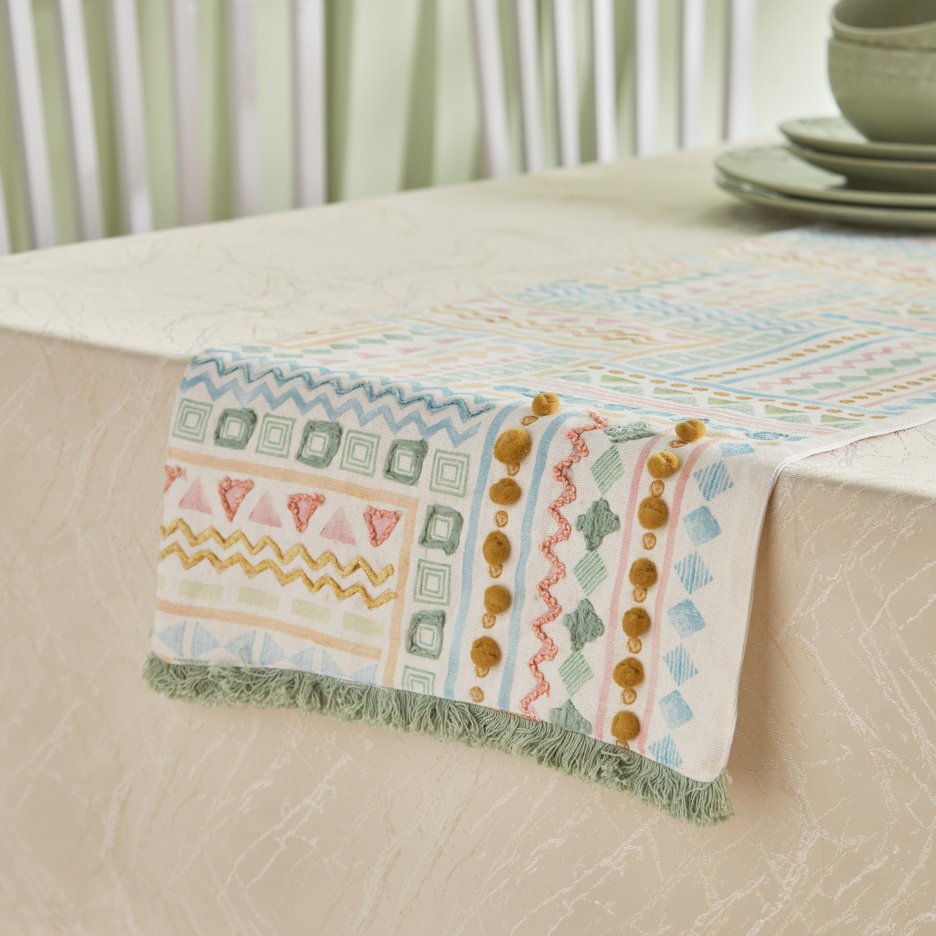 مفرش طاولة بطبعات هندسية من جليمر - 33x180 سم-hbxdecorandfurnishings-homefurnishings-tablelinens-image-3